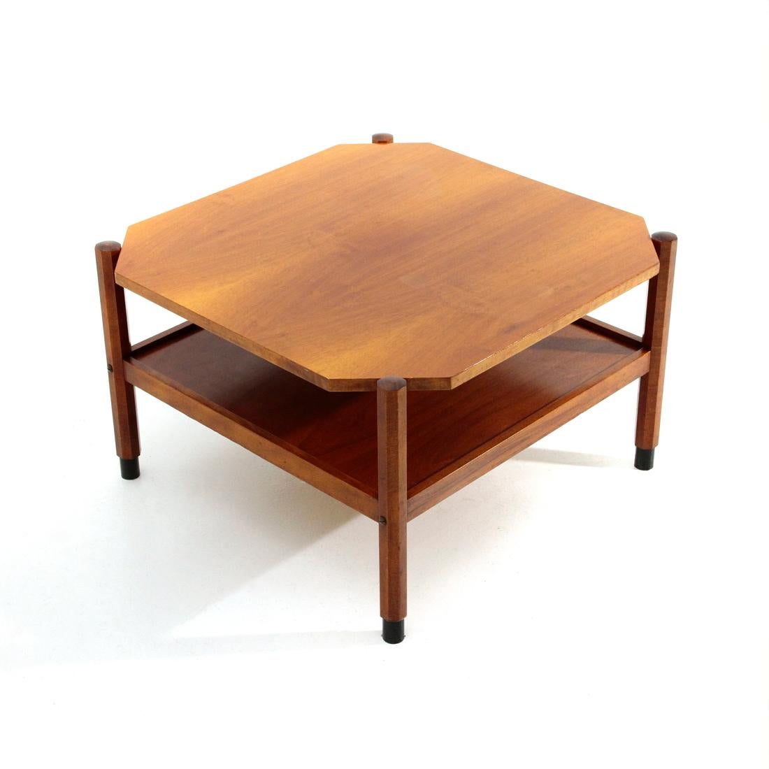 Italian-made coffee table produced in the 1960s.
Solid teak frame.
Upper and lower top in teak veneered wood.
Black feet with a smaller diameter than the leg.
Brass screws.
Good general conditions, some marks and halos due to the normal use of