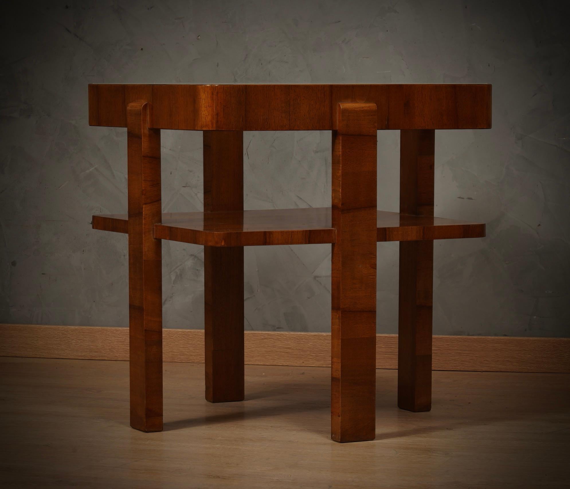 Quadratischer Mid-Century-Spiel-Sofa-Beistelltisch aus Nussbaumholz, 1960 2