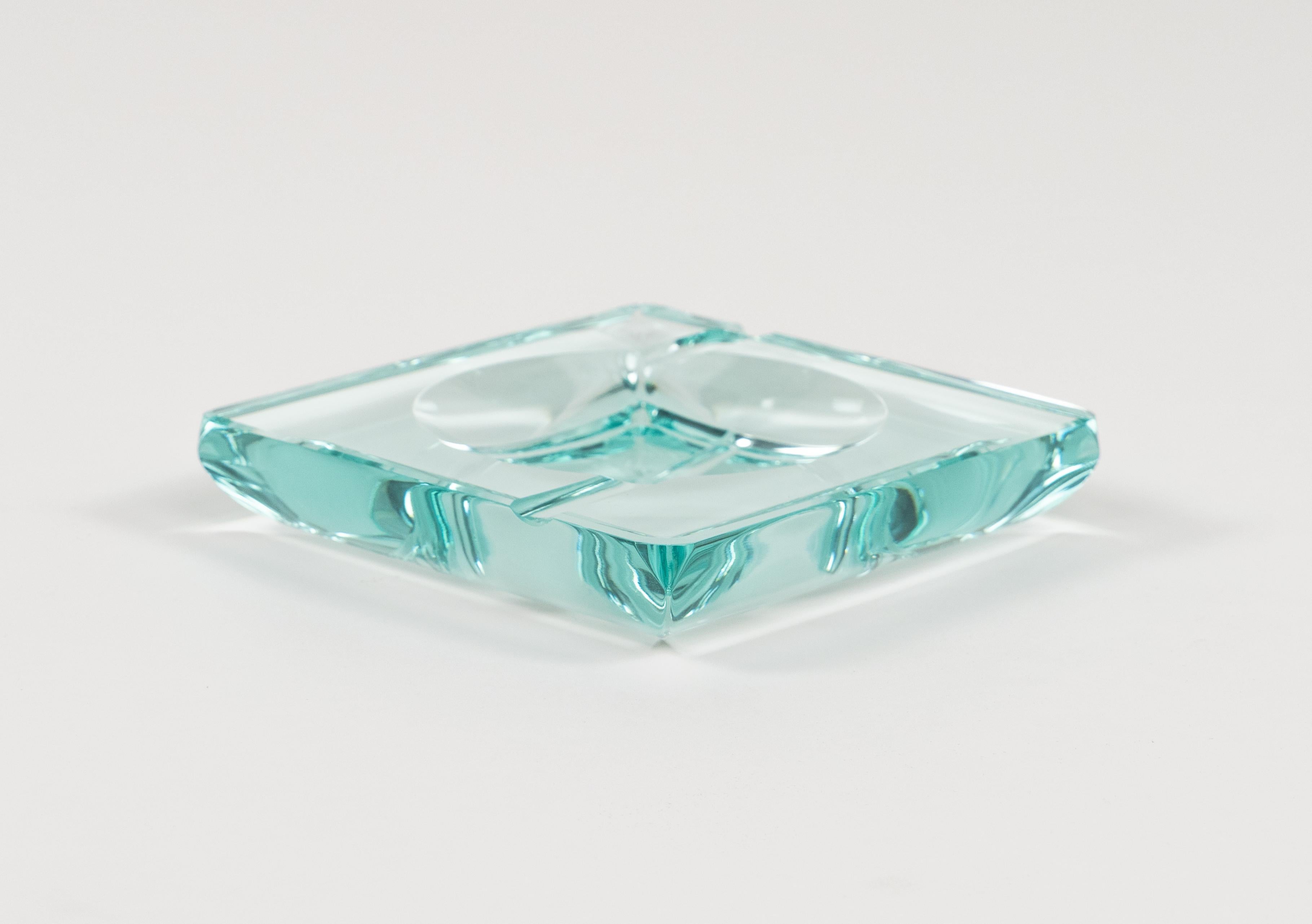 Cenicero cuadrado de mediados de siglo Estilo Fontana Arte, cristal verde, Italia Años 70 Moderno de mediados de siglo en venta