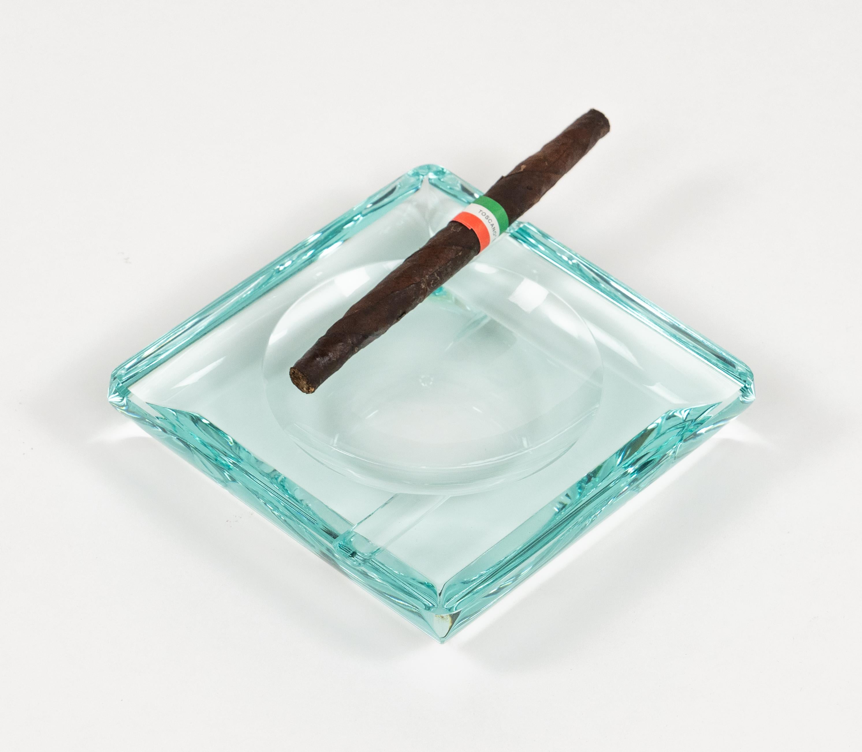 Cenicero cuadrado de mediados de siglo Estilo Fontana Arte, cristal verde, Italia Años 70 Vidrio en venta