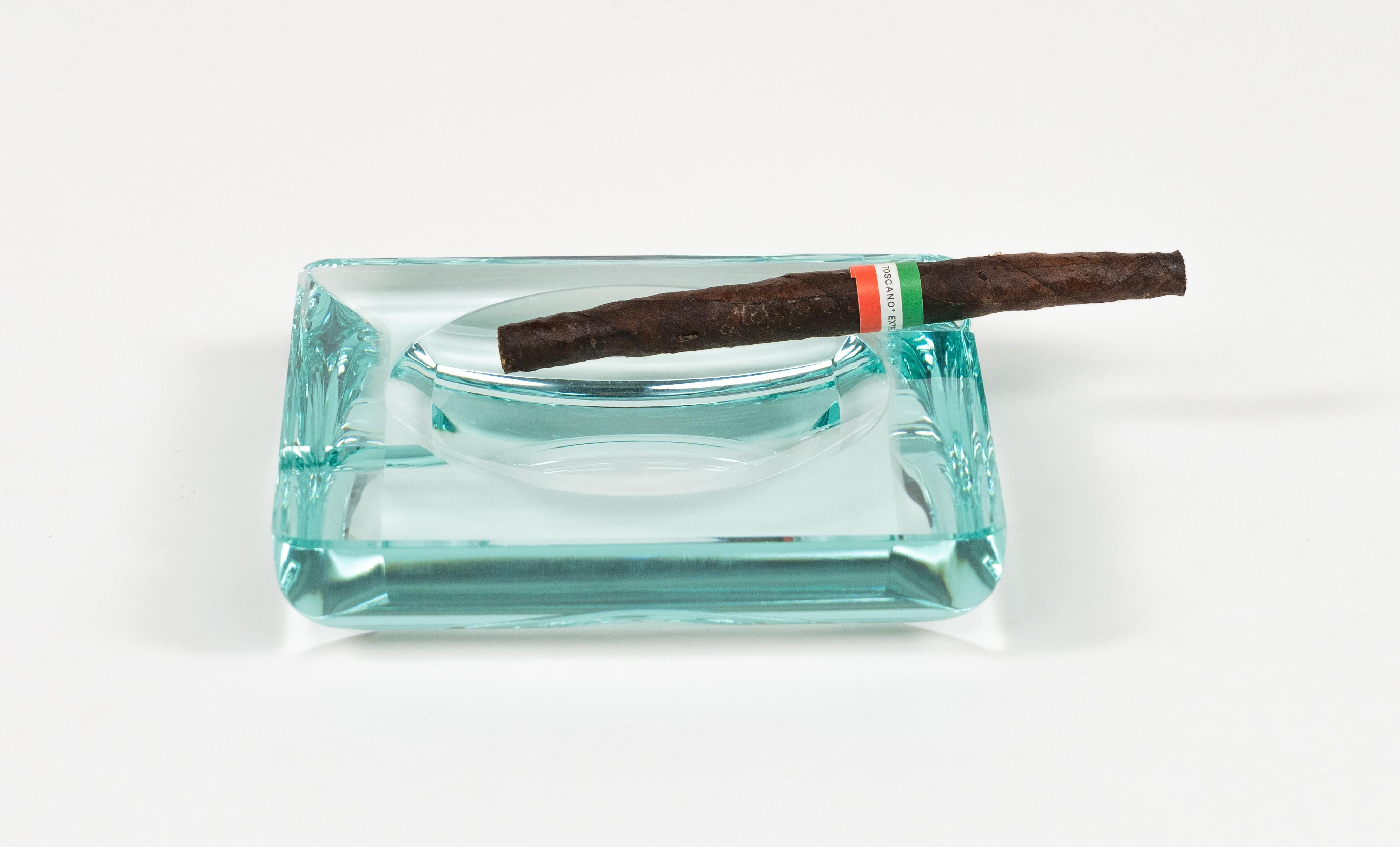 Cenicero cuadrado de mediados de siglo Estilo Fontana Arte, cristal verde, Italia Años 70 en venta 1