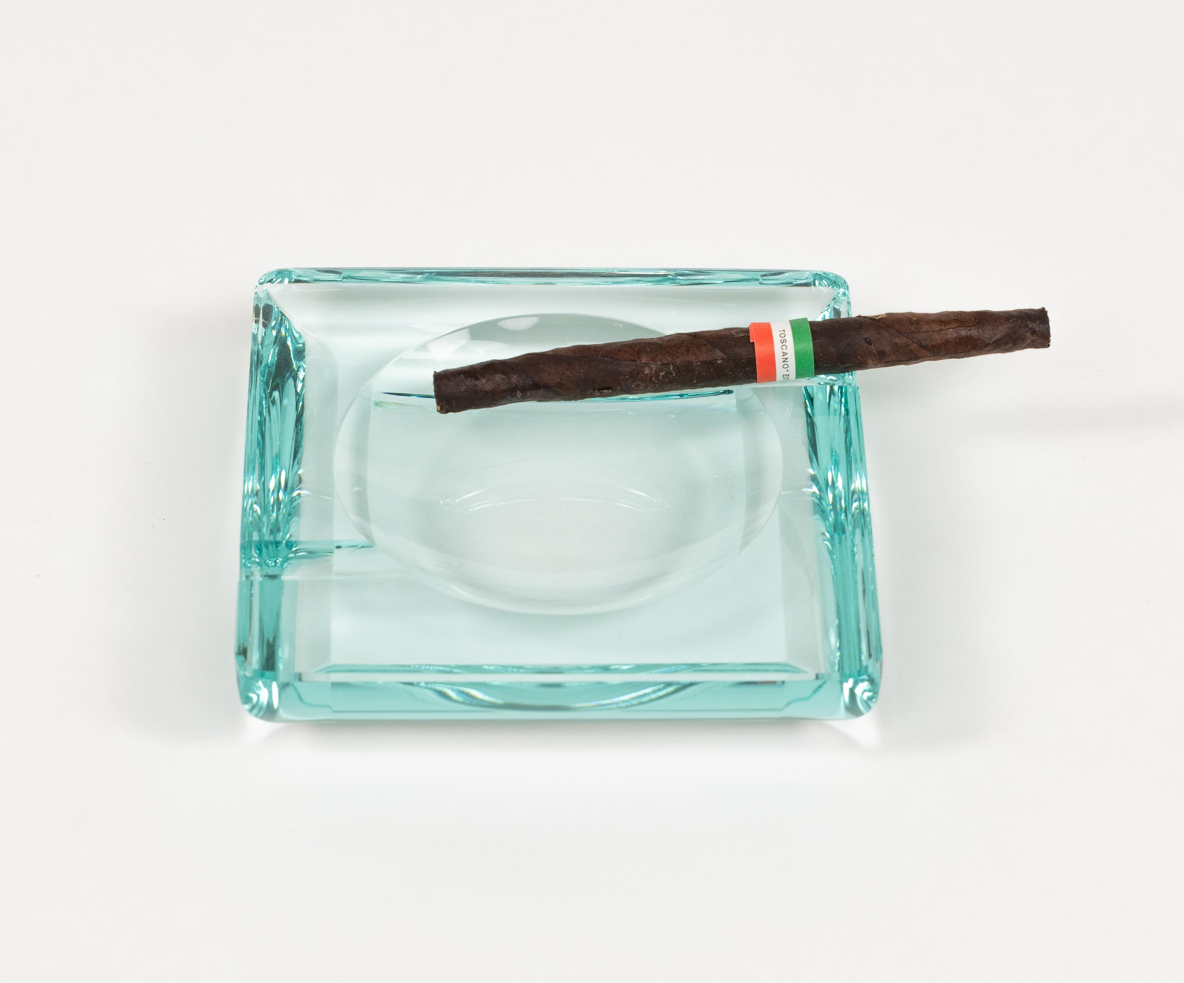 Cenicero cuadrado de mediados de siglo Estilo Fontana Arte, cristal verde, Italia Años 70 en venta 2