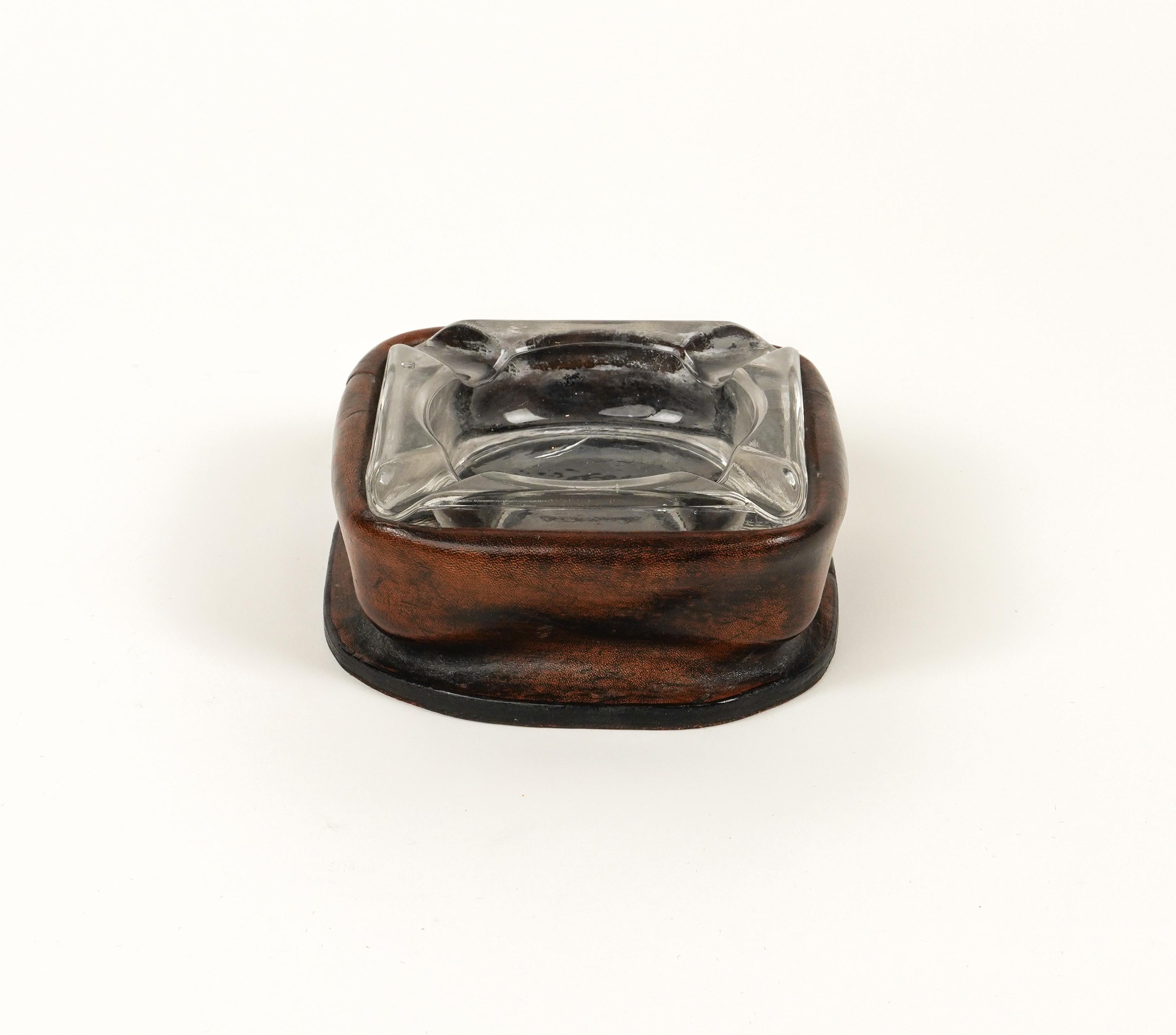 Midcentury Squared Ashtray in Leather and Glass Jacques Adnet Style, Italy 1970s In Good Condition For Sale In Rome, IT