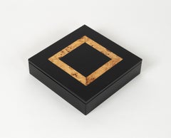 Caja cuadrada de mediados de siglo en acrílico negro y madera de Tommaso Barbi, Italia Años 70