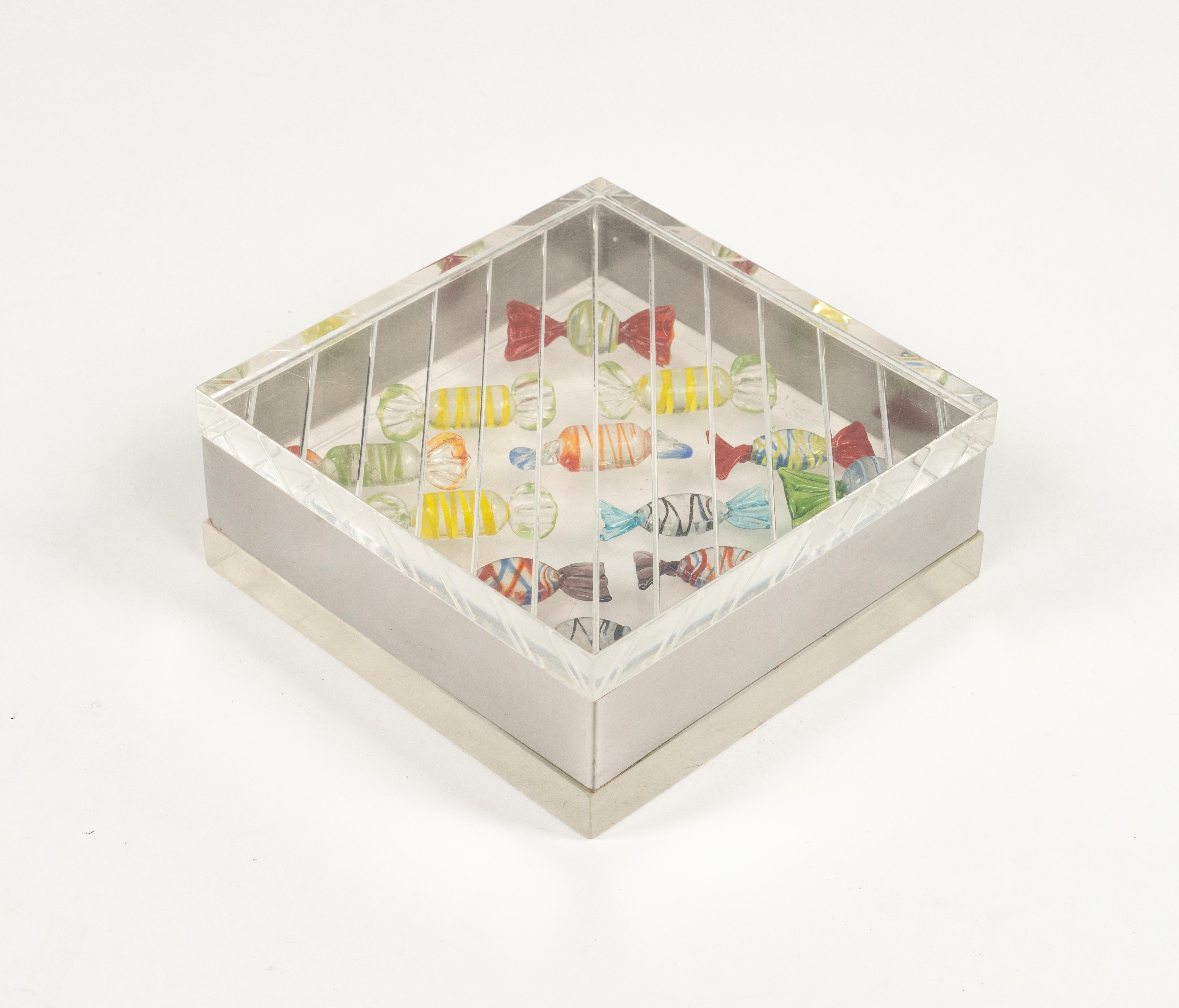 Caja decorativa cuadrada de mediados de siglo en lucita y cromo, Italia Años 70 en venta 6
