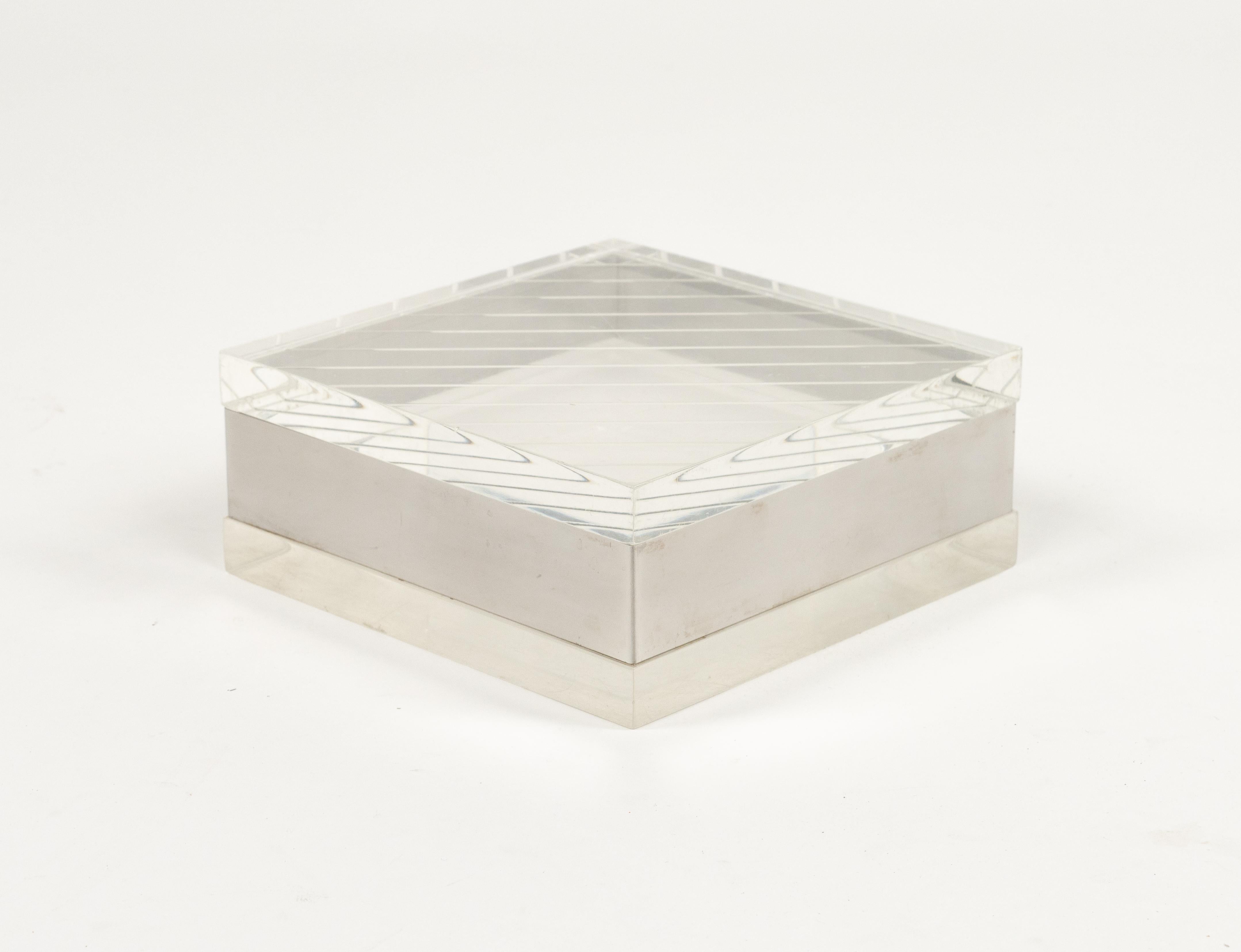 Caja decorativa cuadrada de mediados de siglo en lucita y cromo, Italia Años 70 en venta 8