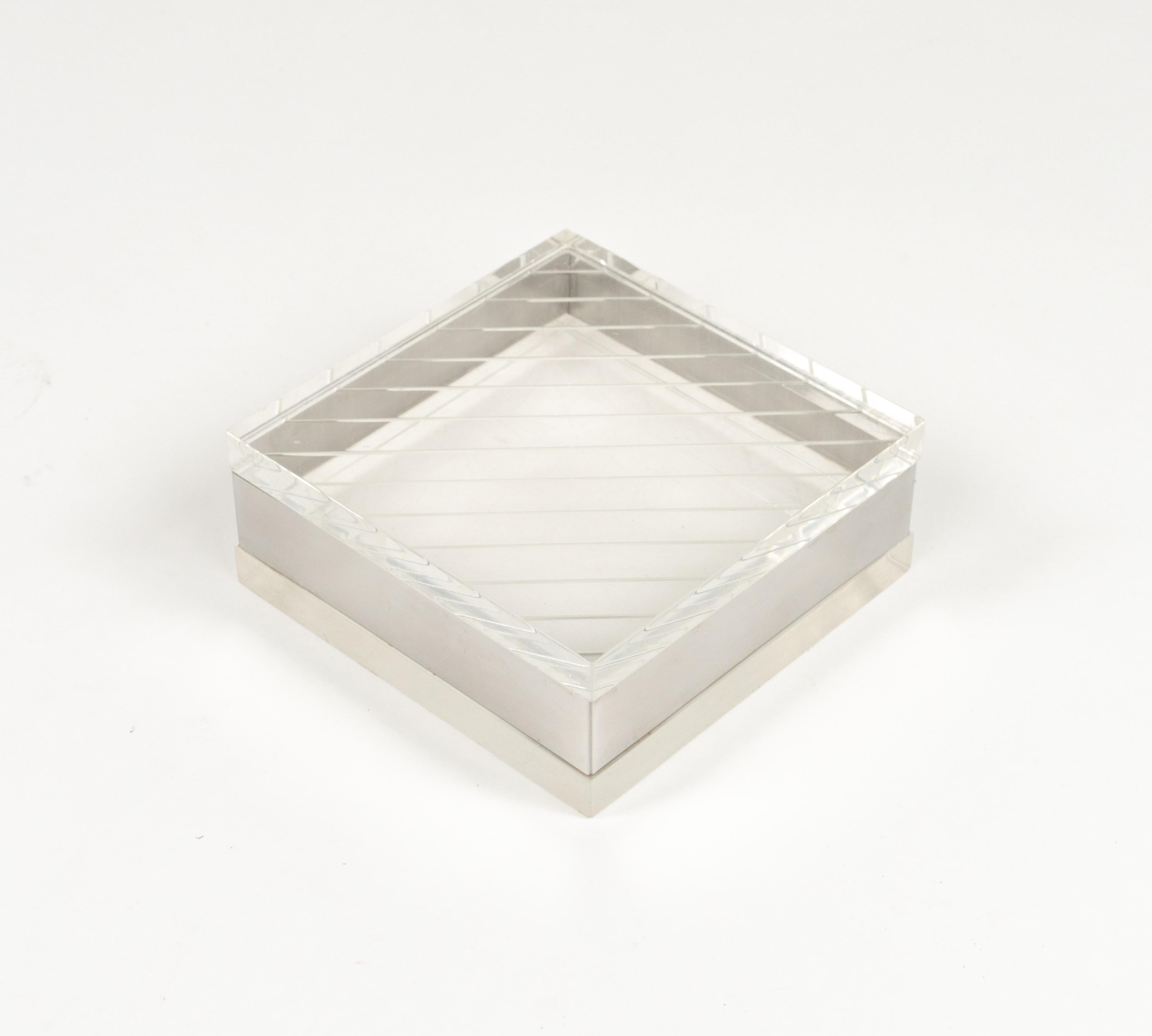 Caja decorativa cuadrada de mediados de siglo en lucita y cromo, Italia Años 70 Moderno de mediados de siglo en venta