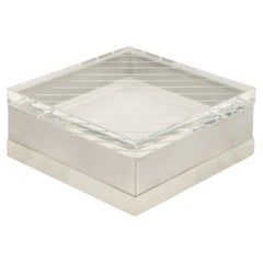 Caja decorativa cuadrada de mediados de siglo en lucita y cromo, Italia Años 70