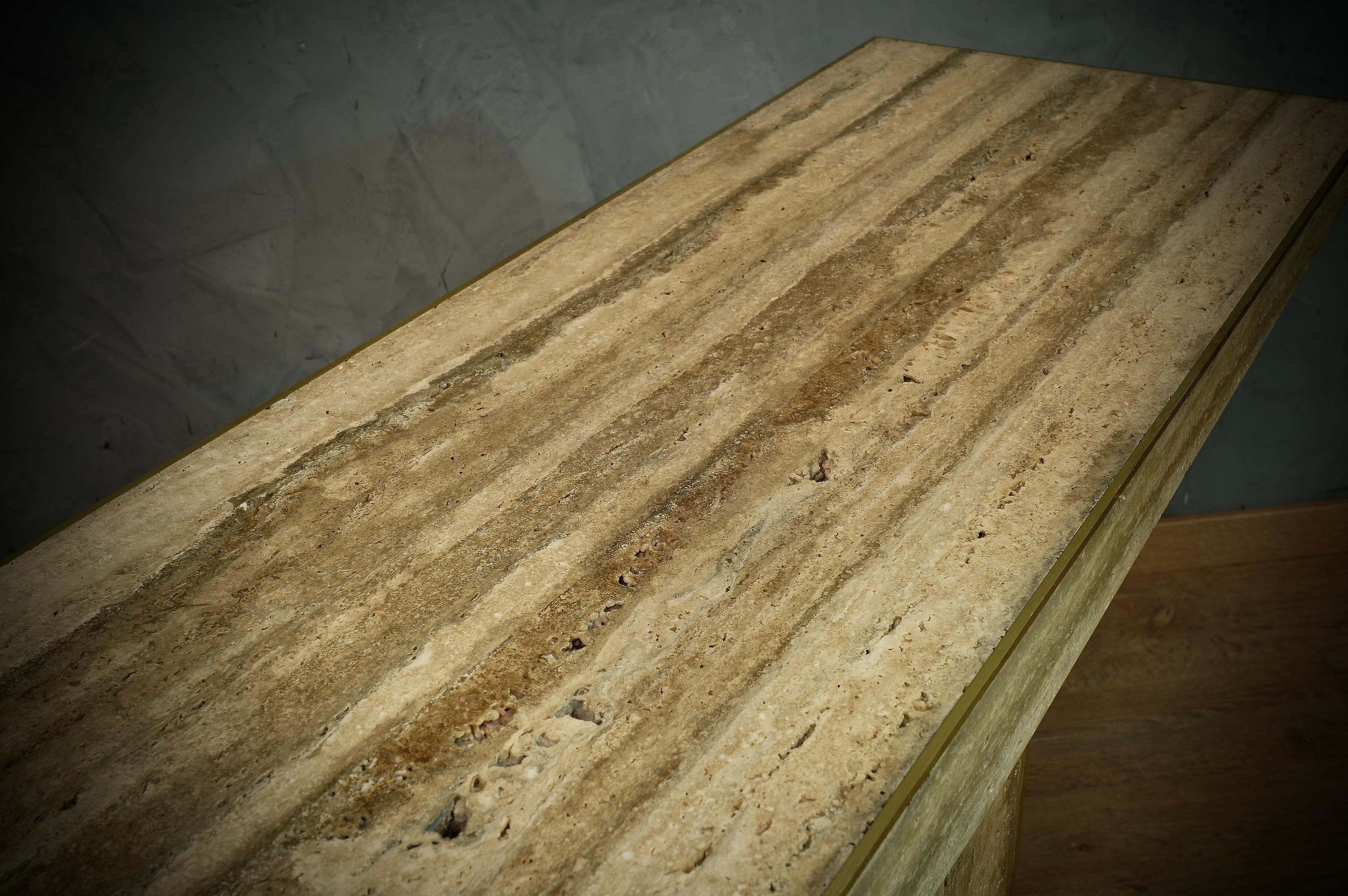Table console du milieu du siècle en travertin quadrillé et laiton, 2020 en vente 3