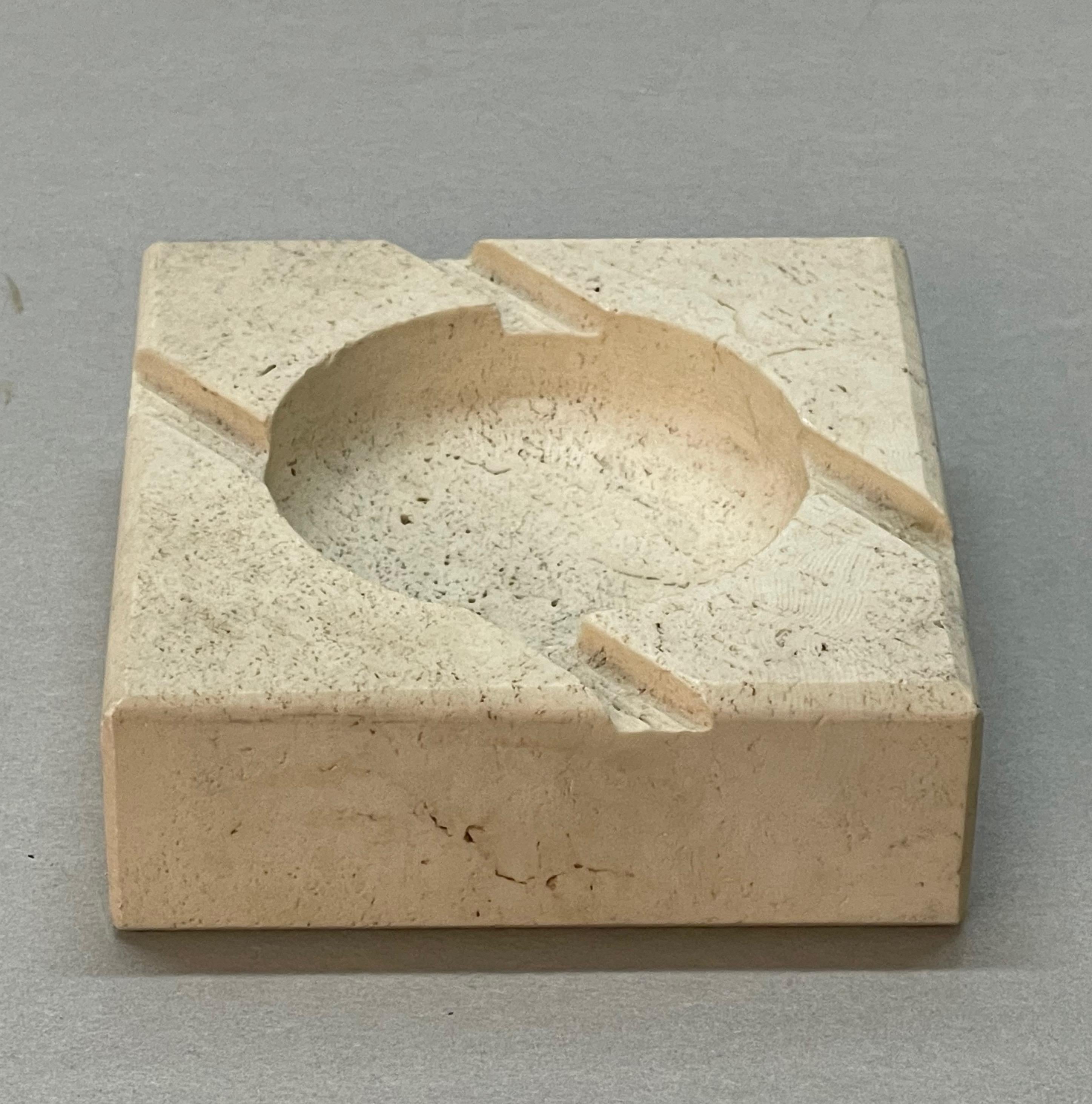 20th Century Midcentury Squared White Travertine Marble Italian Ashtray After Mannelli, 1970s For Sale