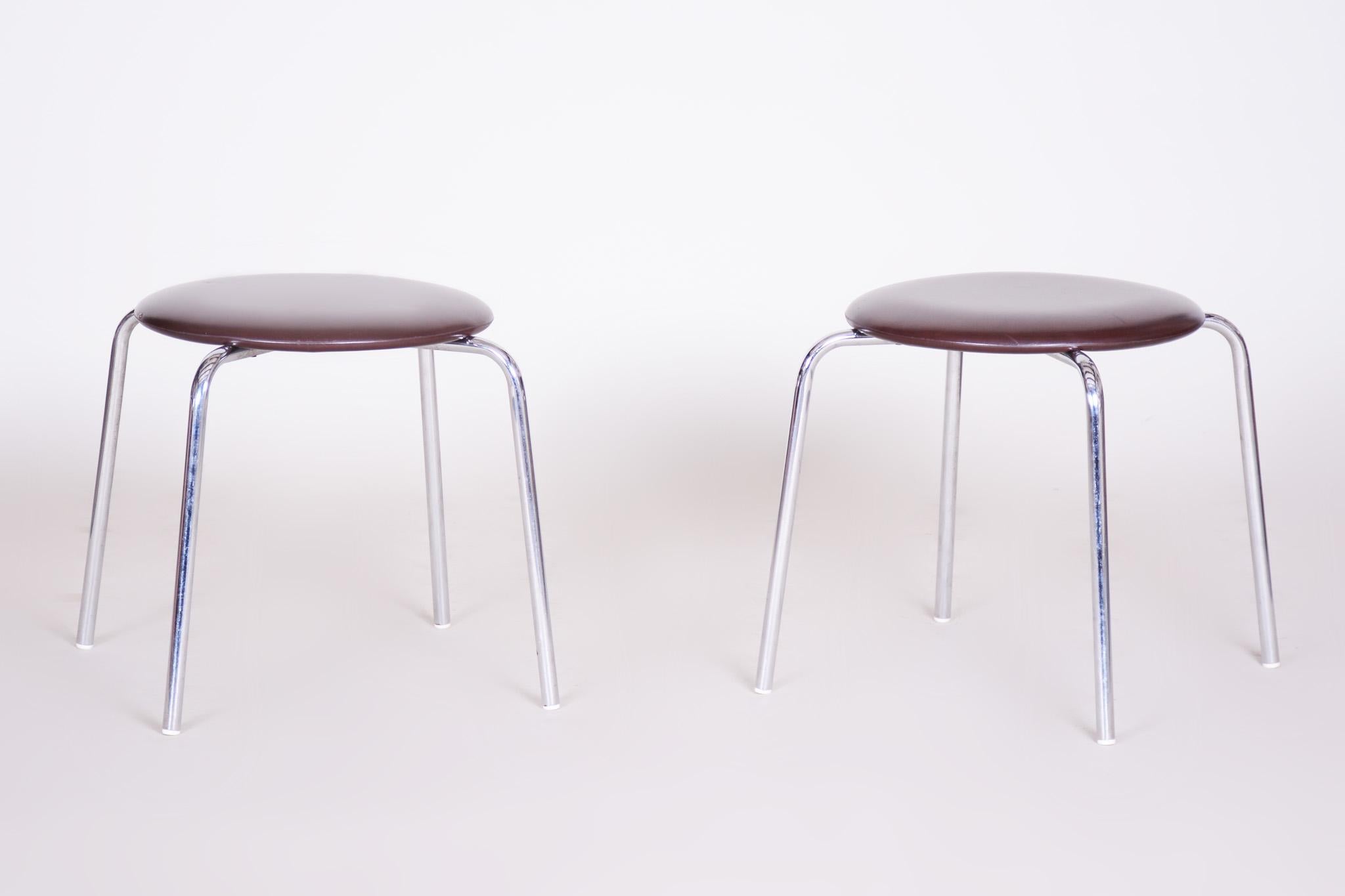 Midcentury stools, 
Original well preserved condition.

Period: 1960-1969
Material: Chrome plated steel and leatherette
Source: Czechia (Czechoslovakia).