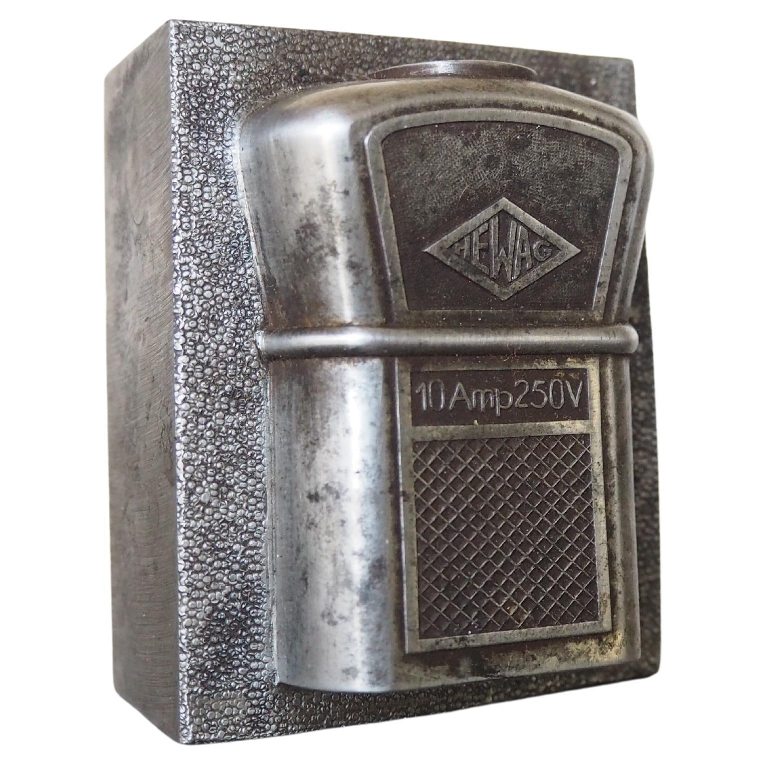 Stahl-Briefbeschwerer aus der Jahrhundertmitte, Europa, 1950er Jahre