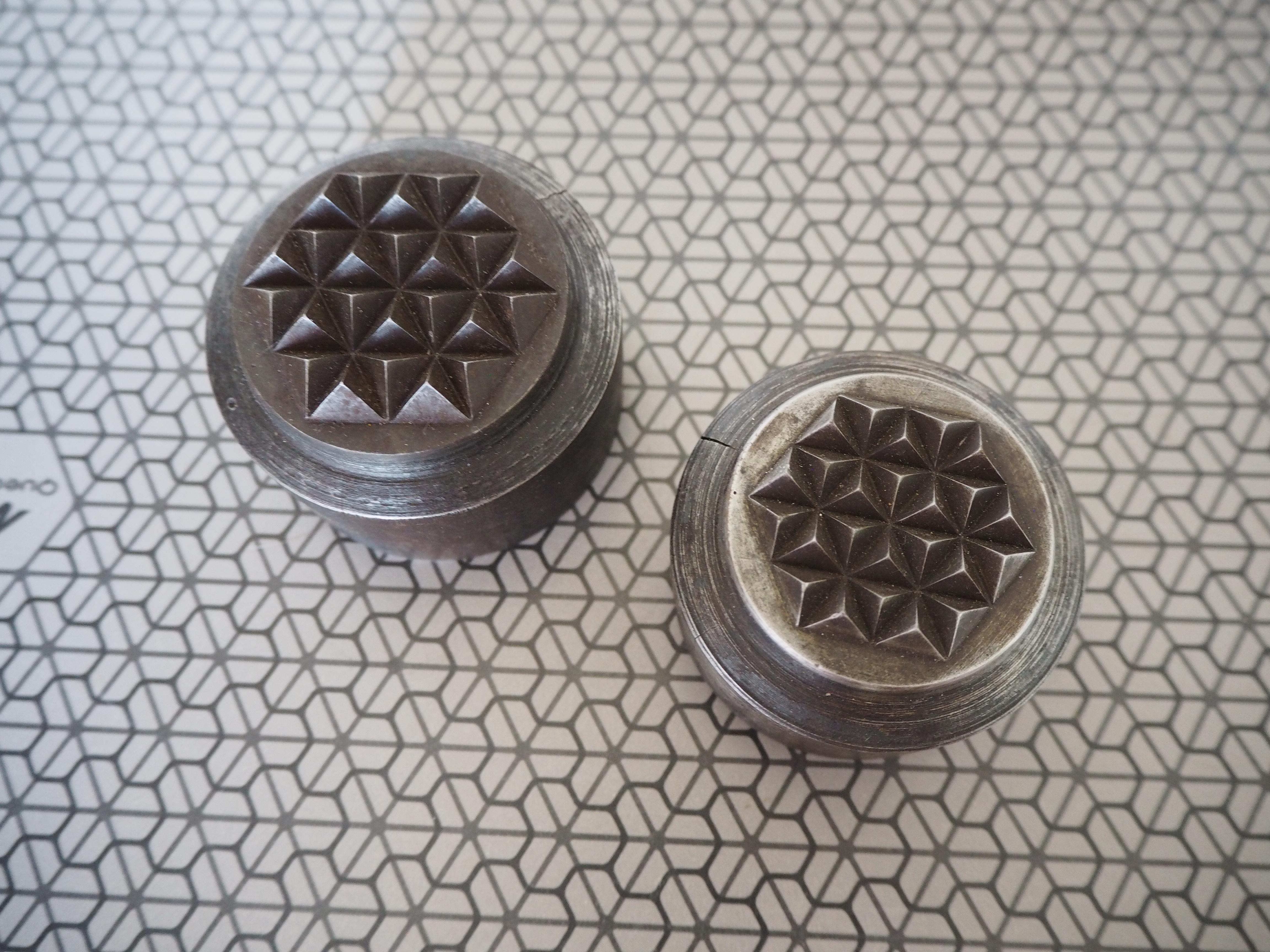 Stahl-Briefbeschwerer aus der Jahrhundertmitte, Europa, 1950er Jahre im Angebot 4