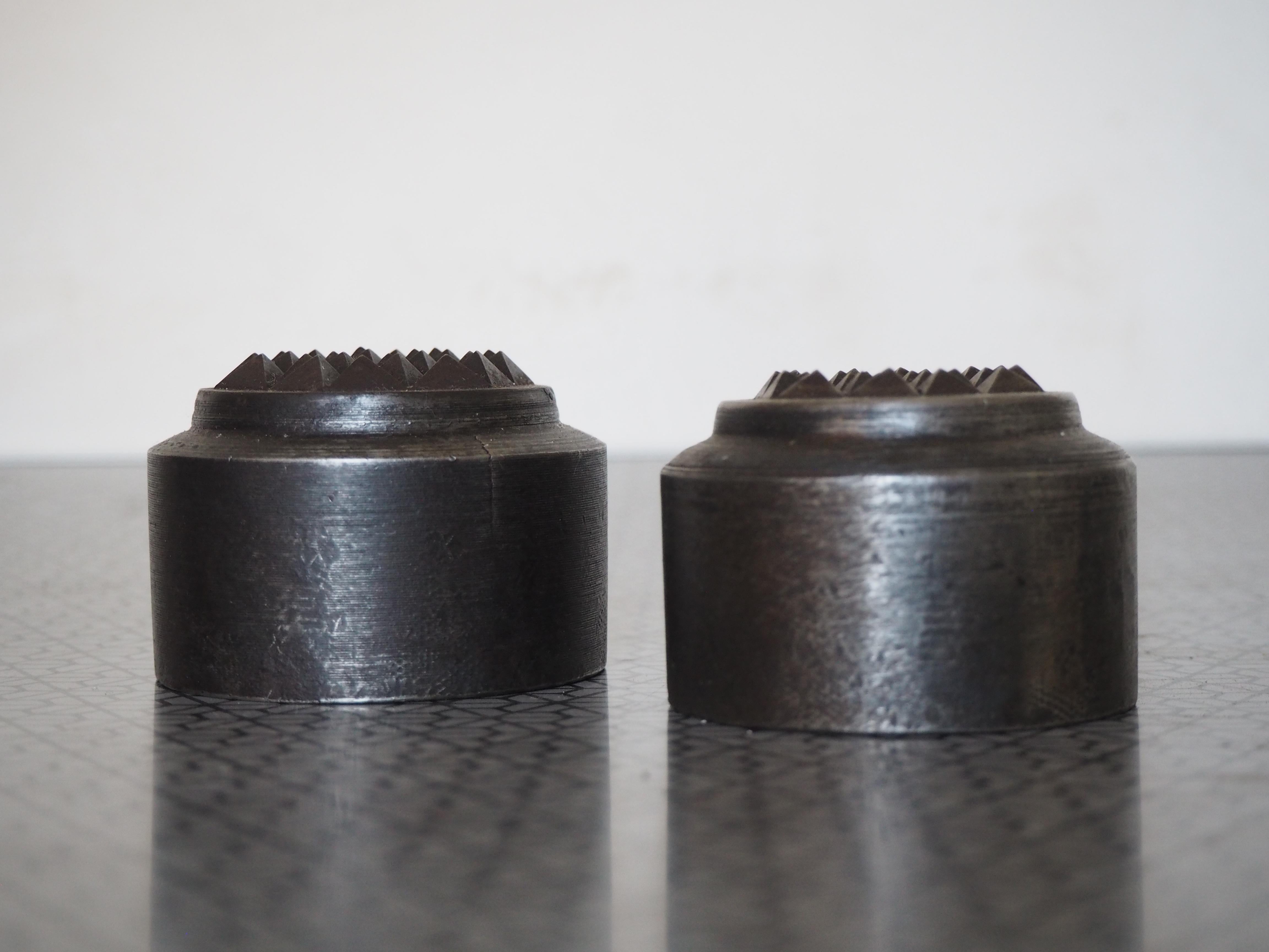 Stahl-Briefbeschwerer aus der Jahrhundertmitte, Europa, 1950er Jahre (Moderne der Mitte des Jahrhunderts) im Angebot