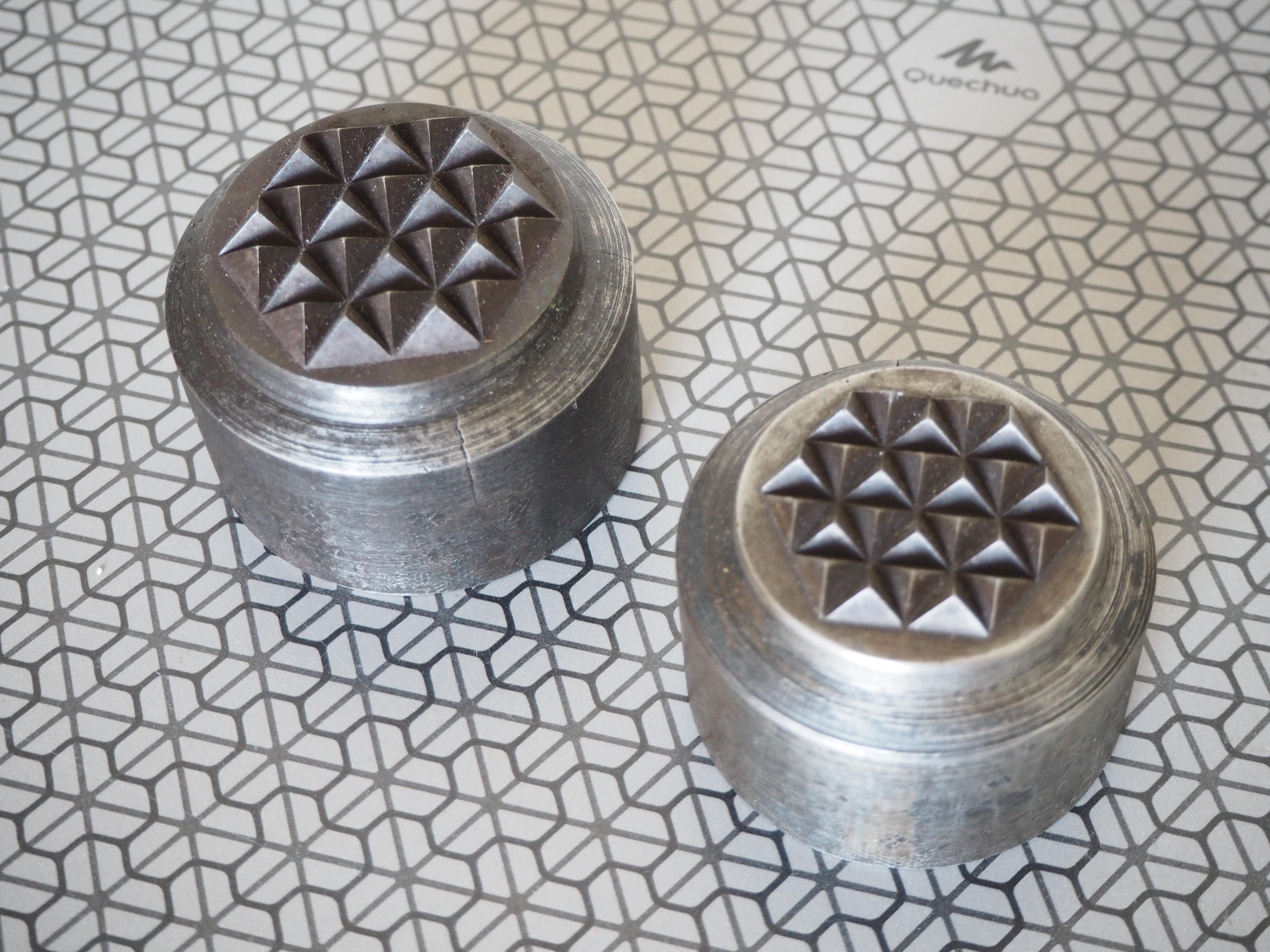 Stahl-Briefbeschwerer aus der Jahrhundertmitte, Europa, 1950er Jahre im Zustand „Gut“ im Angebot in Praha, CZ