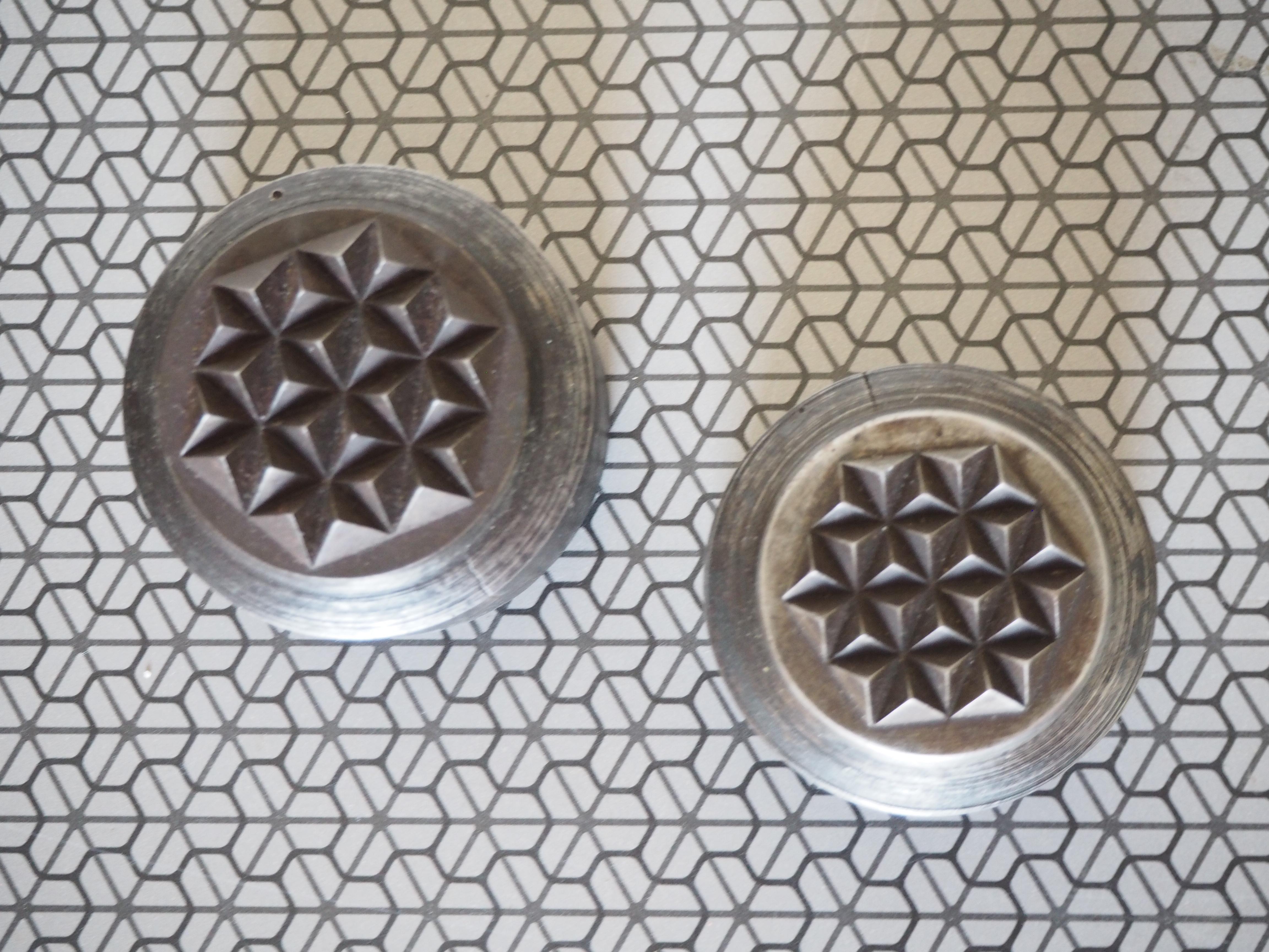 Stahl-Briefbeschwerer aus der Jahrhundertmitte, Europa, 1950er Jahre (Mitte des 20. Jahrhunderts) im Angebot