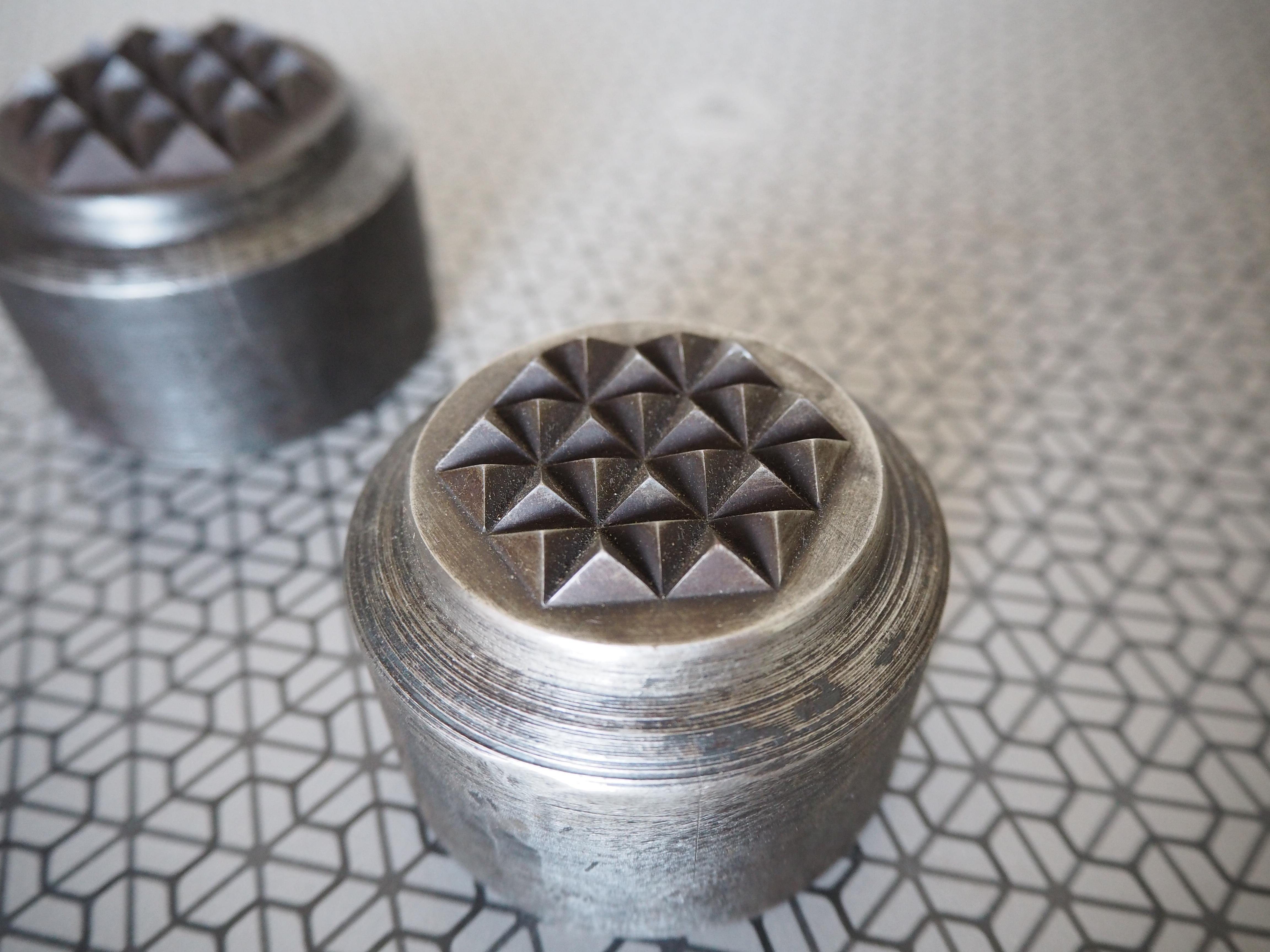 Stahl-Briefbeschwerer aus der Jahrhundertmitte, Europa, 1950er Jahre im Angebot 1