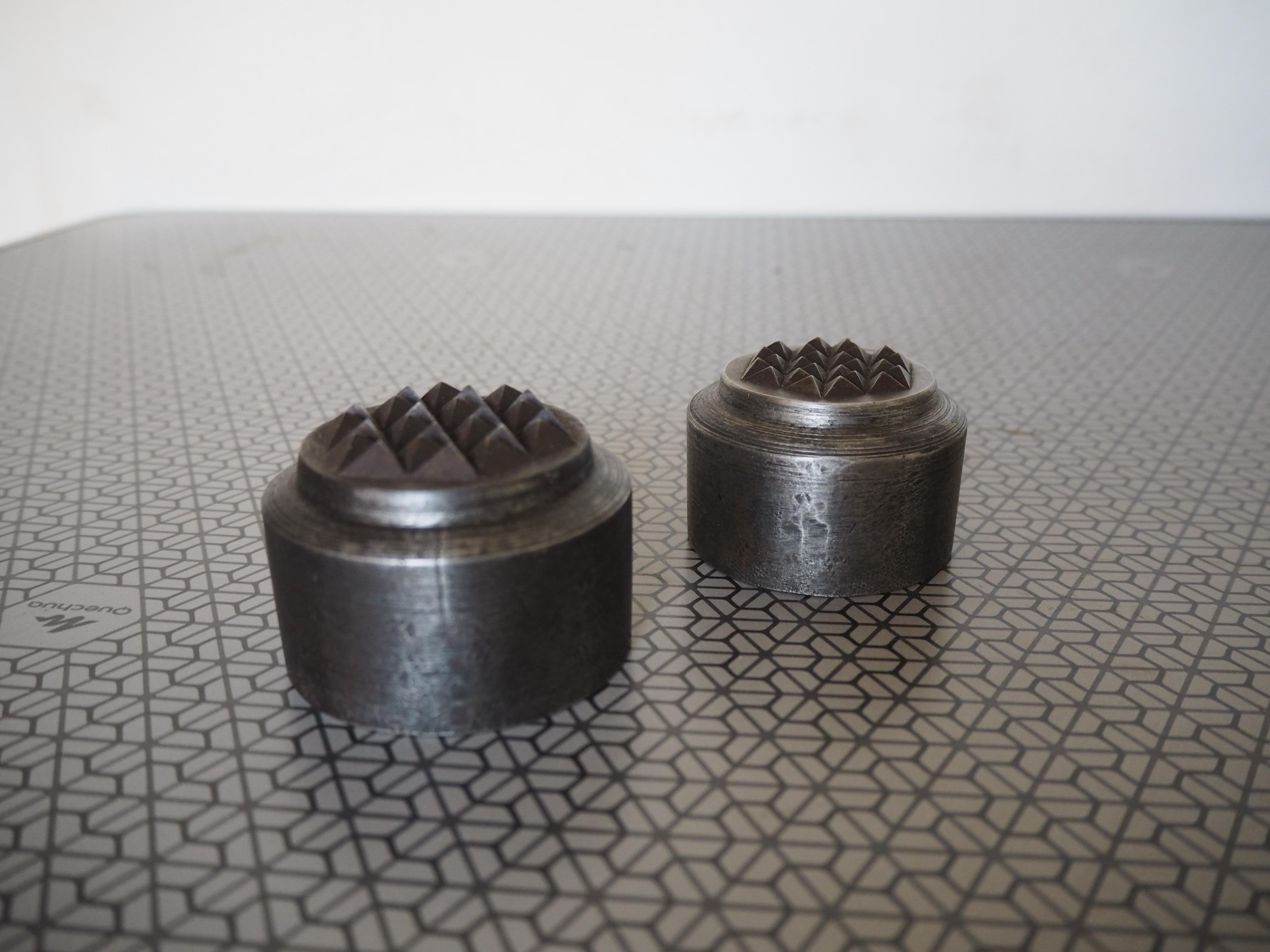 Stahl-Briefbeschwerer aus der Jahrhundertmitte, Europa, 1950er Jahre im Angebot 2