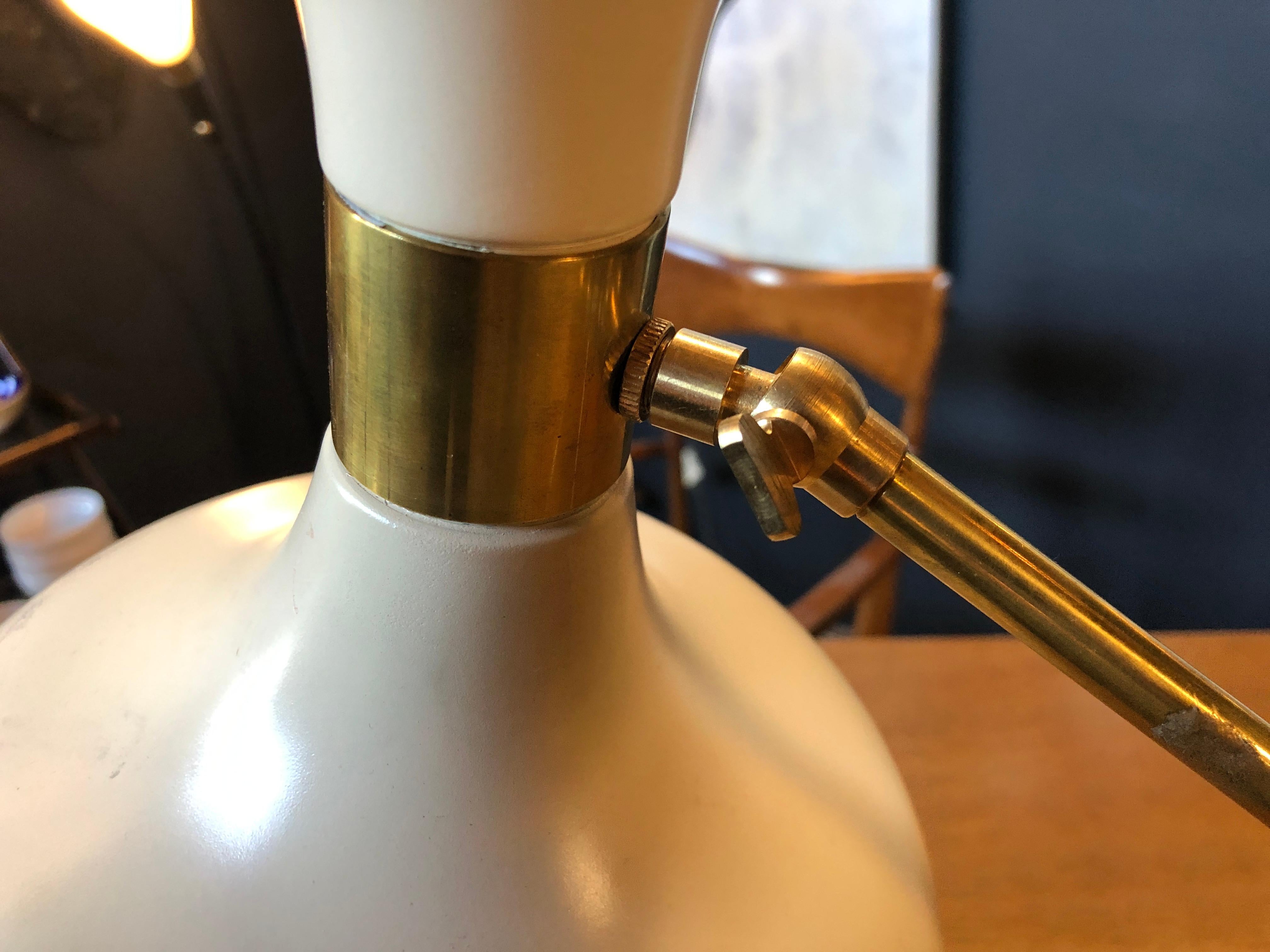 Midcentury Stilnovo Adjustable White Table Lamp in Brass, Italy, 1960s In Good Condition In Los Angeles, CA