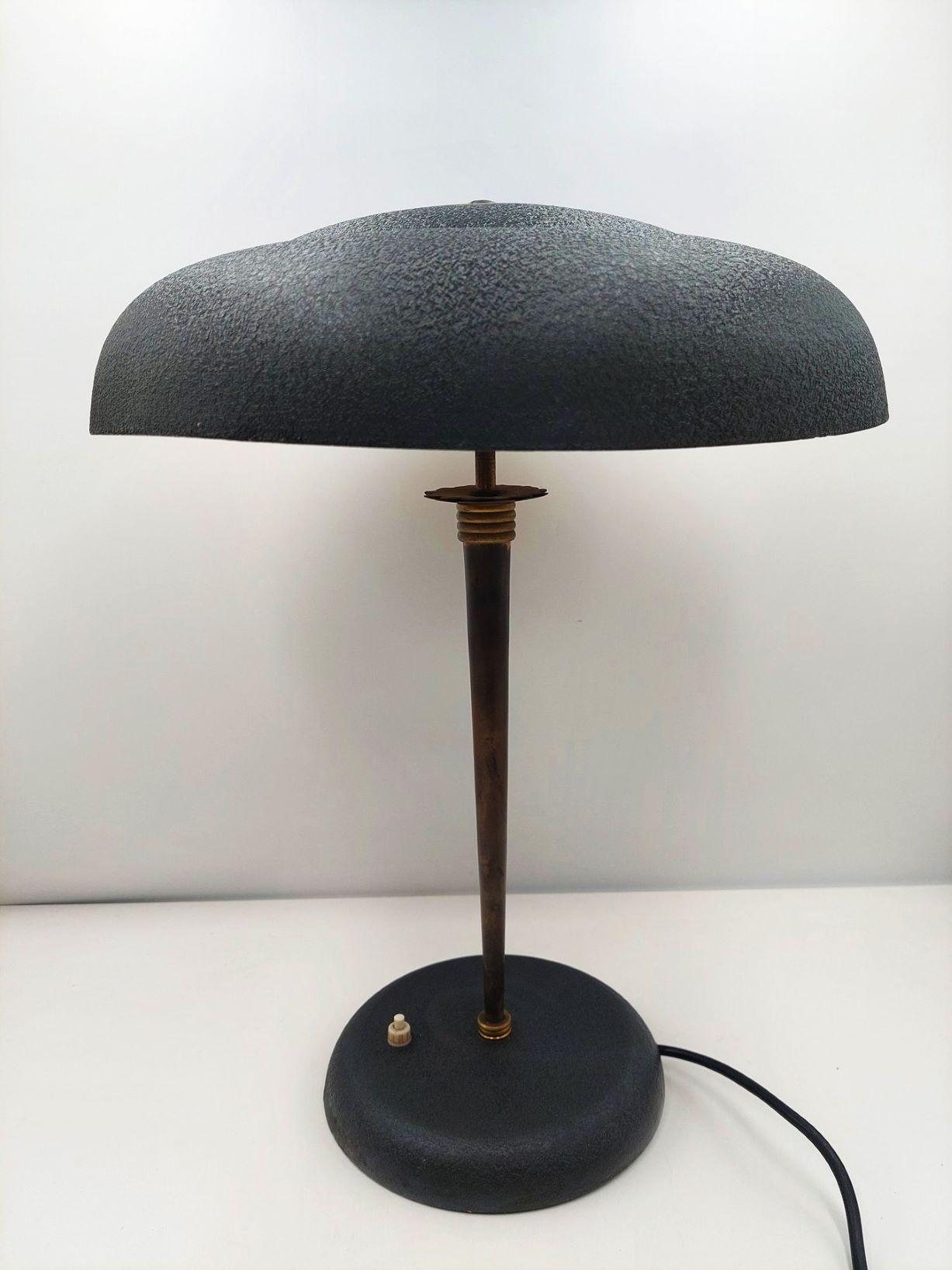 20th Century Midcentury Stilnovo Desk or Table Lamp Brass Black Enameled Metal, Iataly, 1950s For Sale