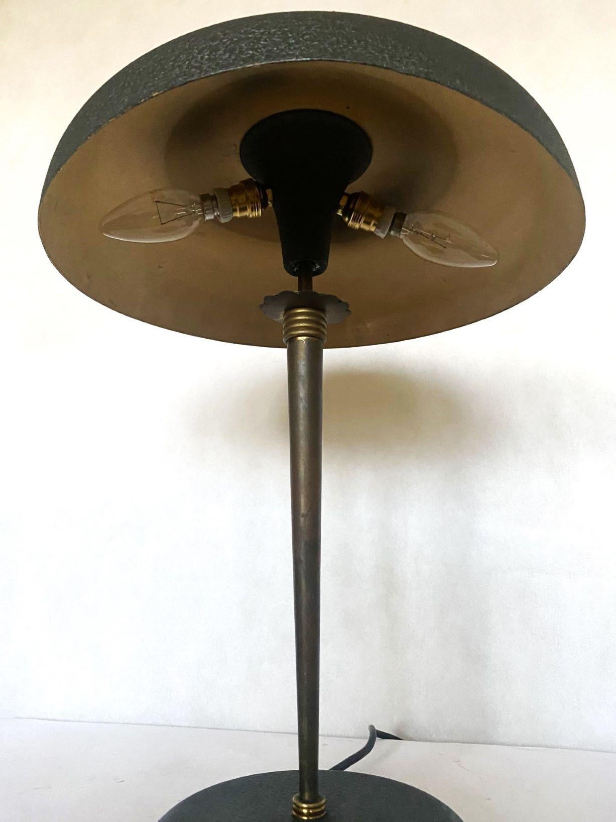 Midcentury Stilnovo Desk or Table Lamp Brass Black Enameled Metal, Iataly, 1950s For Sale 1