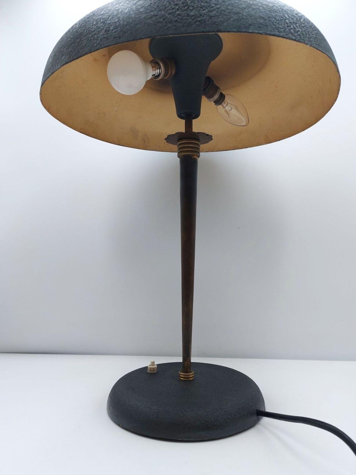 Midcentury Stilnovo Desk or Table Lamp Brass Black Enameled Metal, Iataly, 1950s For Sale 2