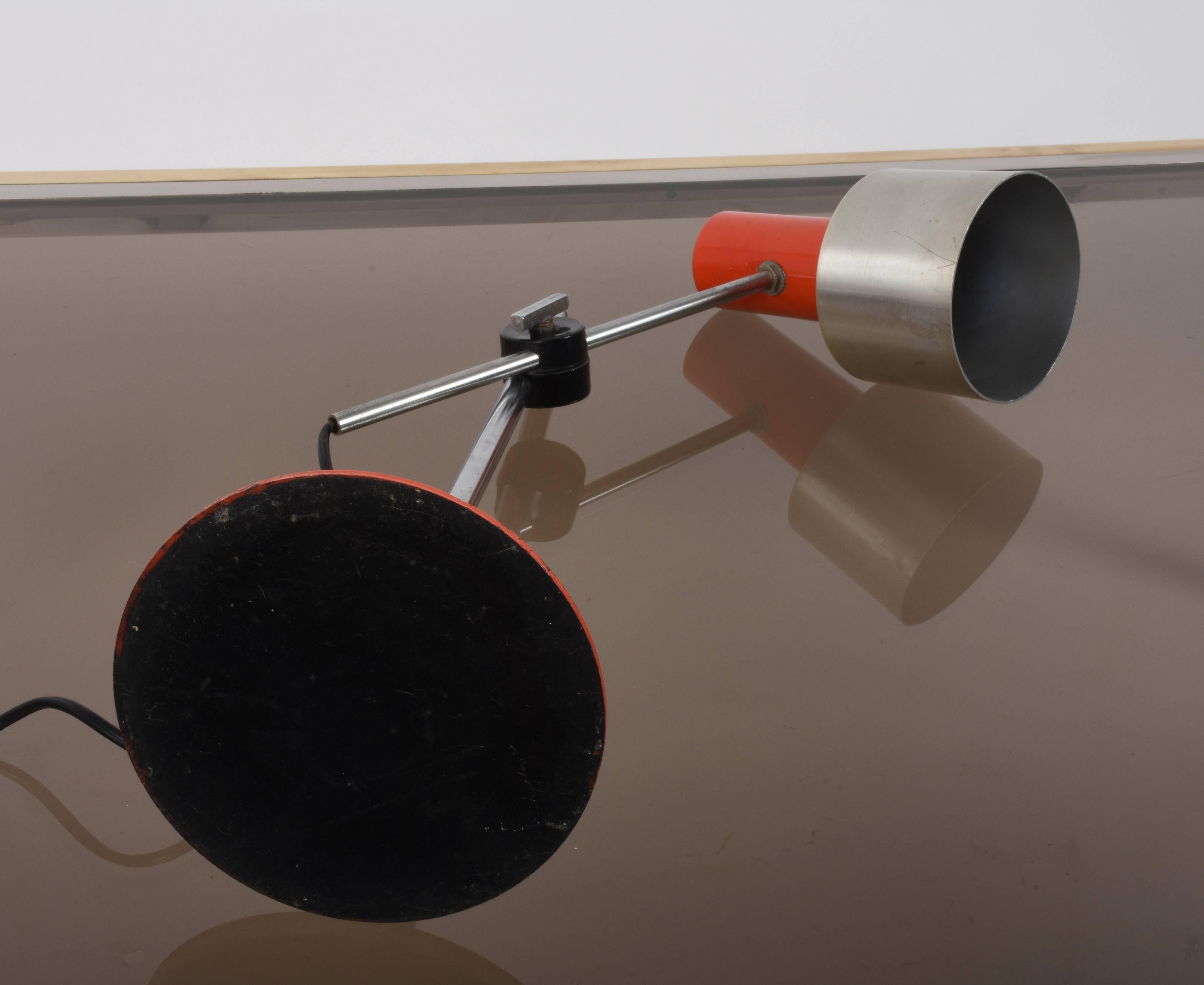 Midcentury Stilnovo Orange Metal and Aluminium Adjustable Table Lamp, 1960s For Sale 4