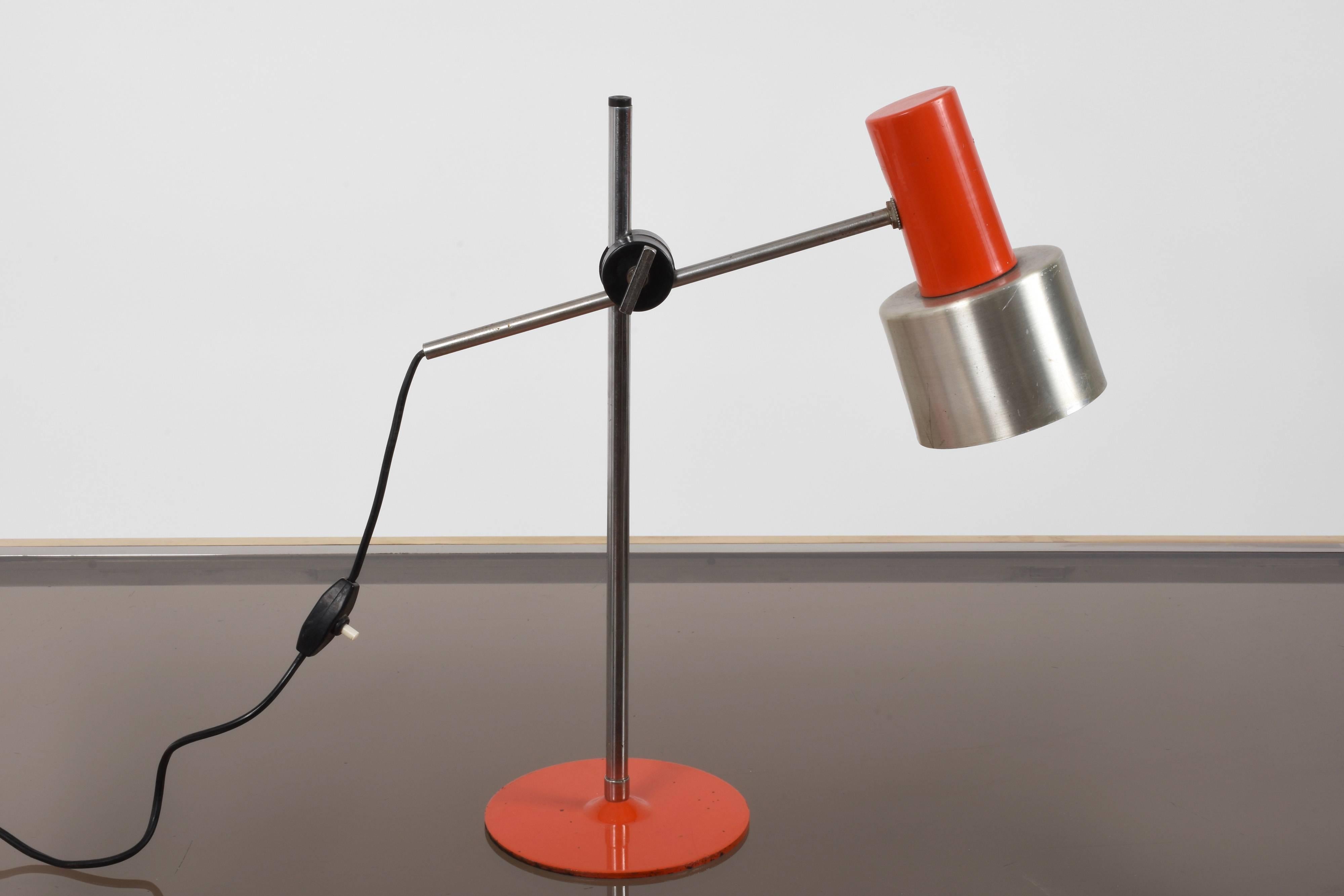 Mid-Century Modern Midcentury Stilnovo Orange Metal and Aluminium Adjustable Table Lamp, 1960s For Sale