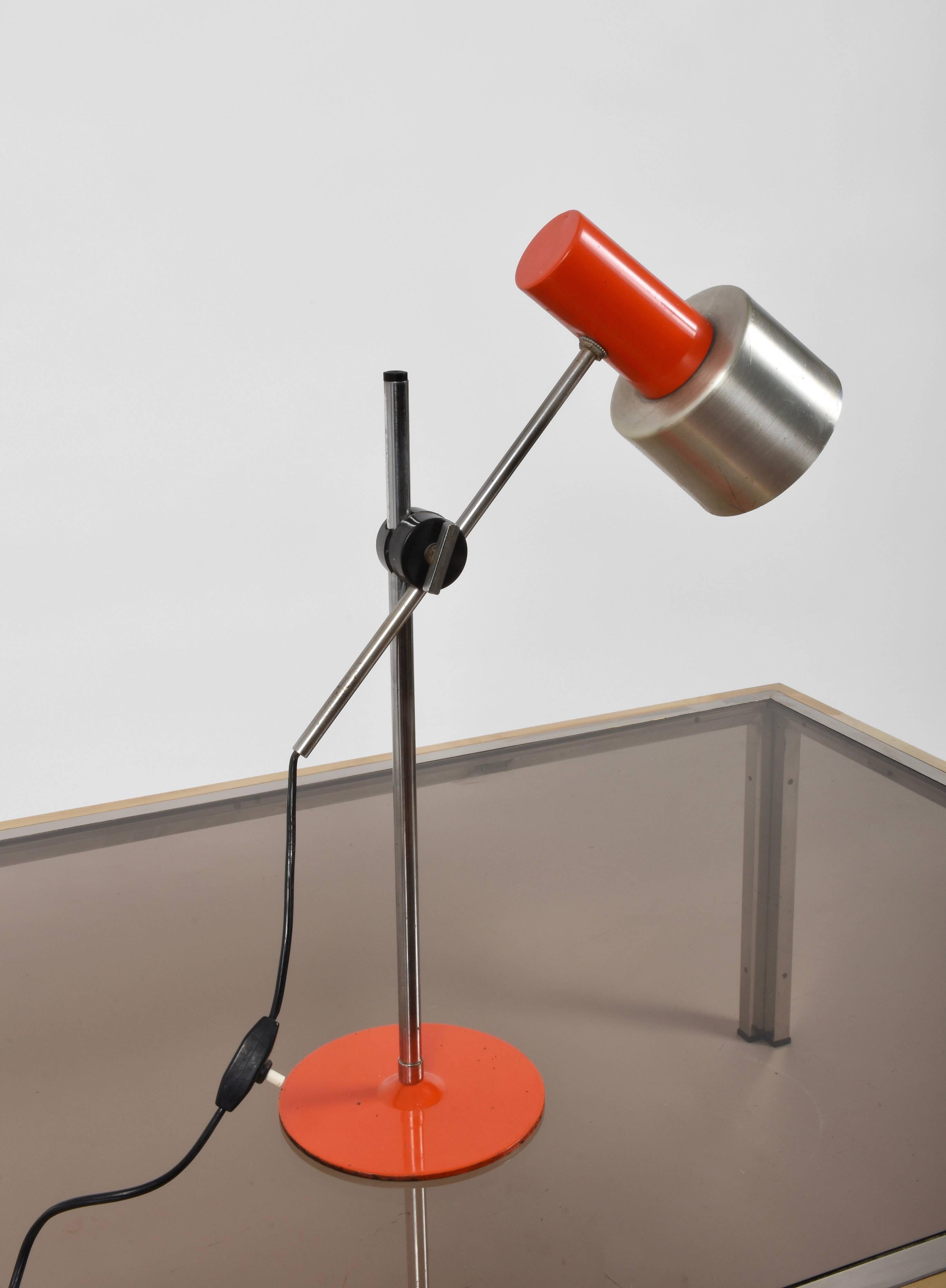 Mid-20th Century Midcentury Stilnovo Orange Metal and Aluminium Adjustable Table Lamp, 1960s For Sale