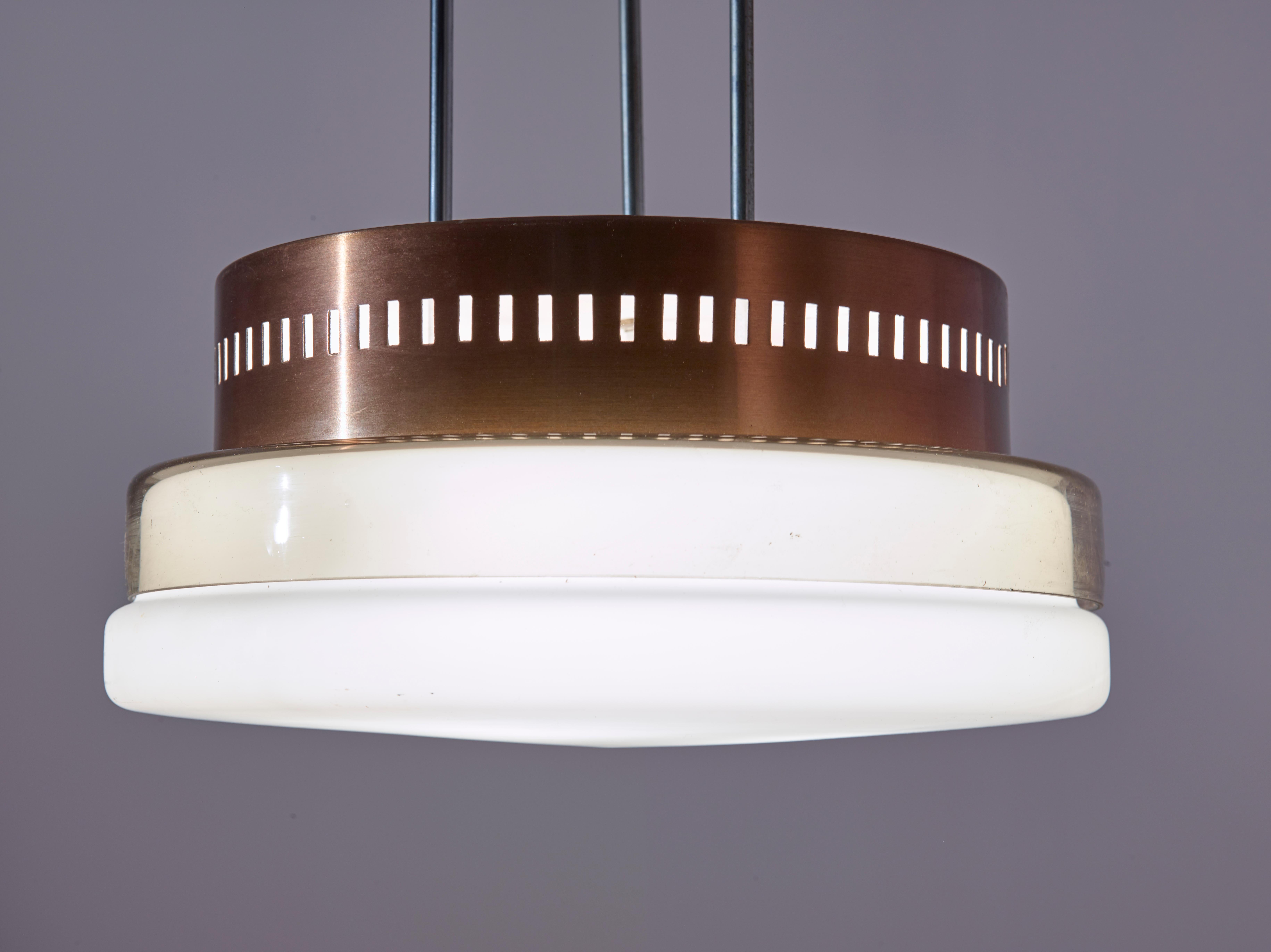 Mid-Century-Pendelleuchte im Stil von Stilnovo aus Glas und Kupfer, Italien, 1960er Jahre im Angebot 1
