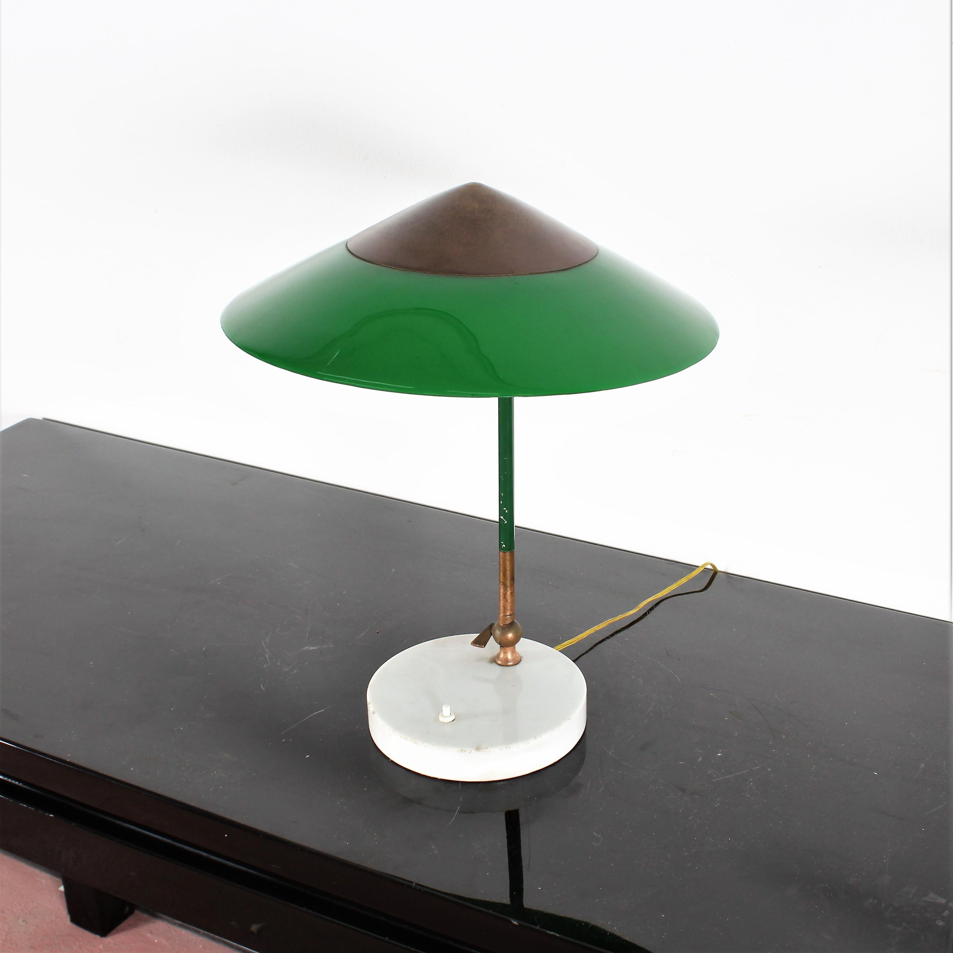 Original and beautiful Stilux table lamp with green plexiglass shade and metal cap, vertical iron support and circular base in white marble. 1950s Italian design.
Wear consistent with age and use.