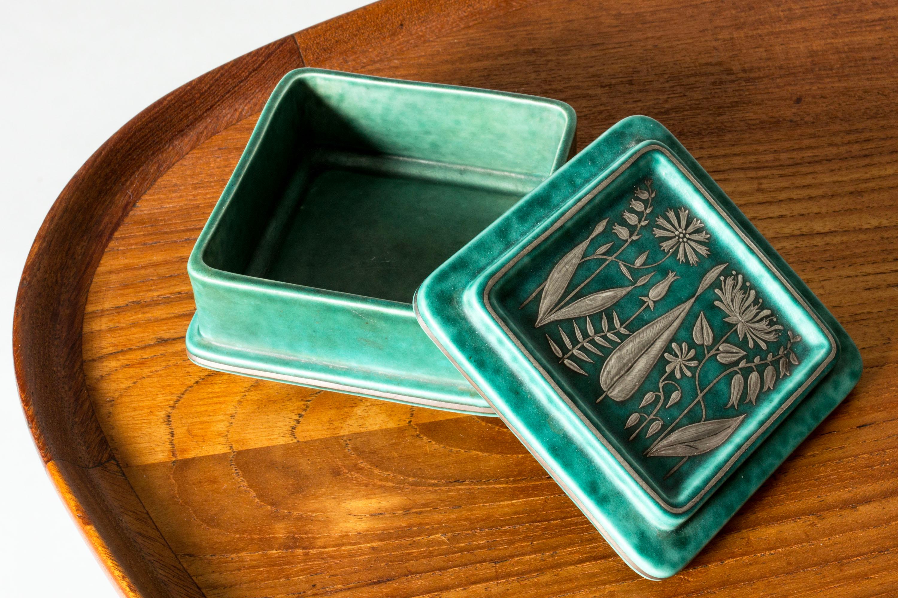 Swedish Midcentury Stoneware “Argenta” Box by Wilhelm Kåge, Gustavsberg, Sweden, 1940s For Sale