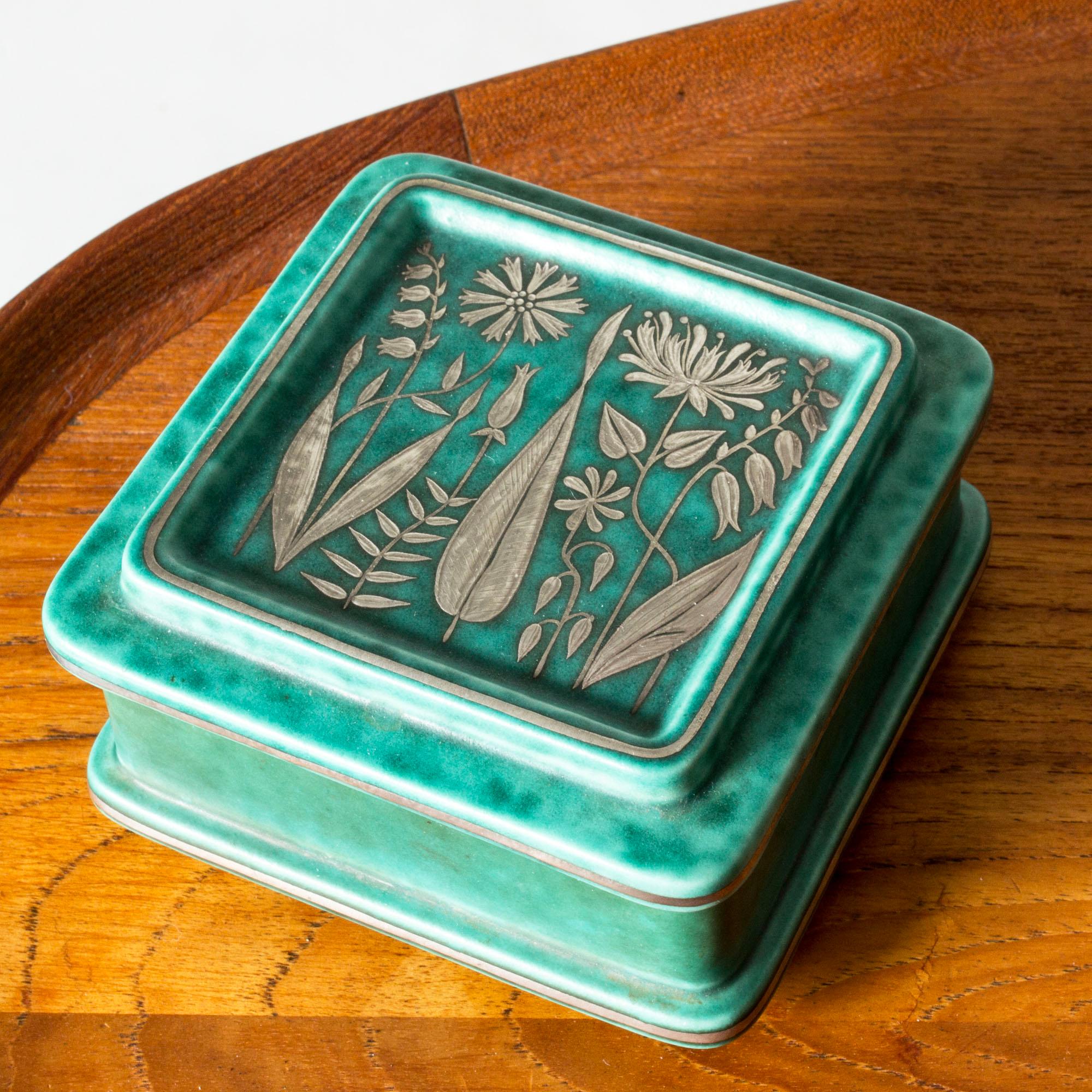Midcentury Stoneware “Argenta” Box by Wilhelm Kåge, Gustavsberg, Sweden, 1940s In Good Condition For Sale In Stockholm, SE