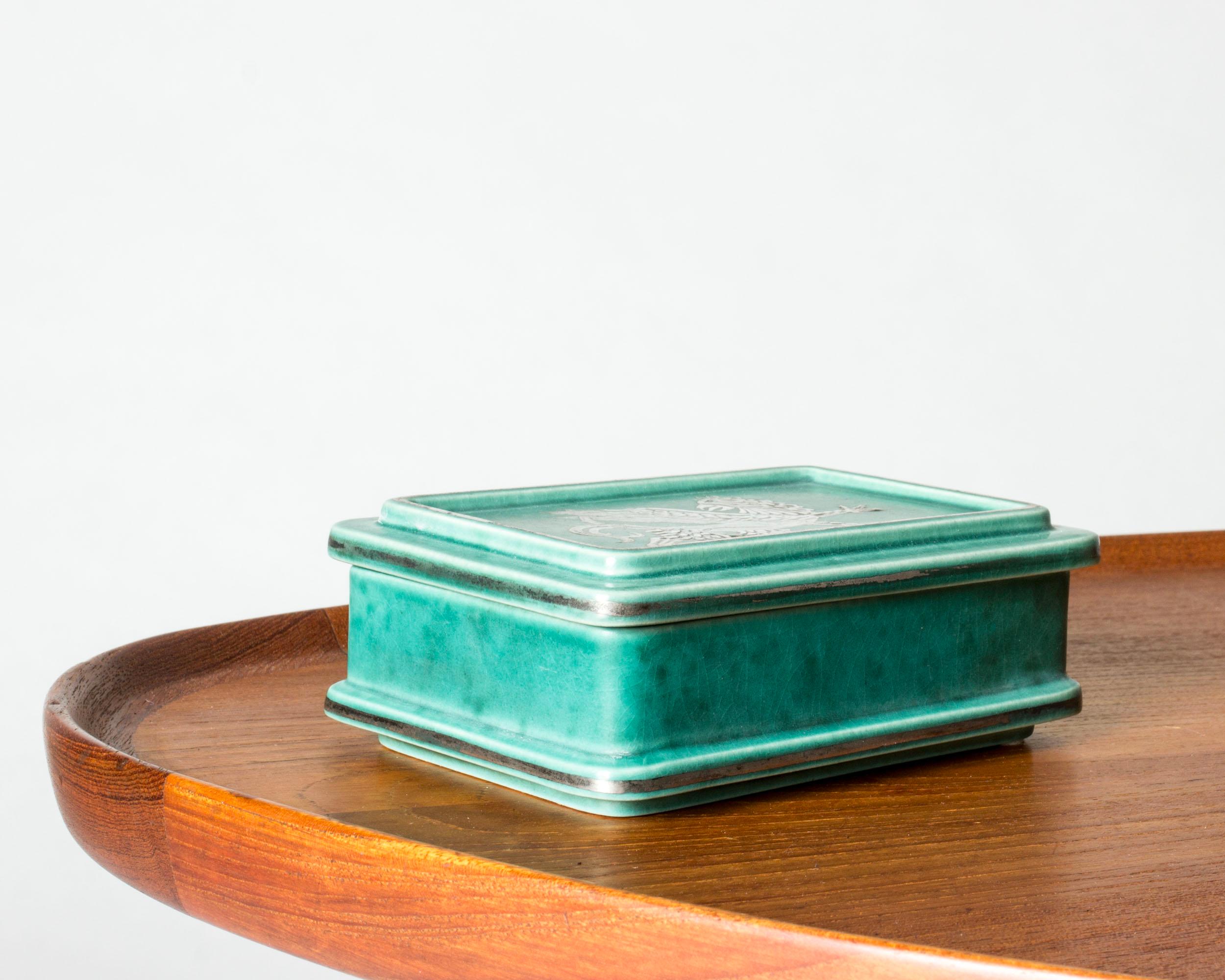 Midcentury Stoneware “Argenta” Box by Wilhelm Kåge, Gustavsberg, Sweden, 1940s In Good Condition For Sale In Stockholm, SE