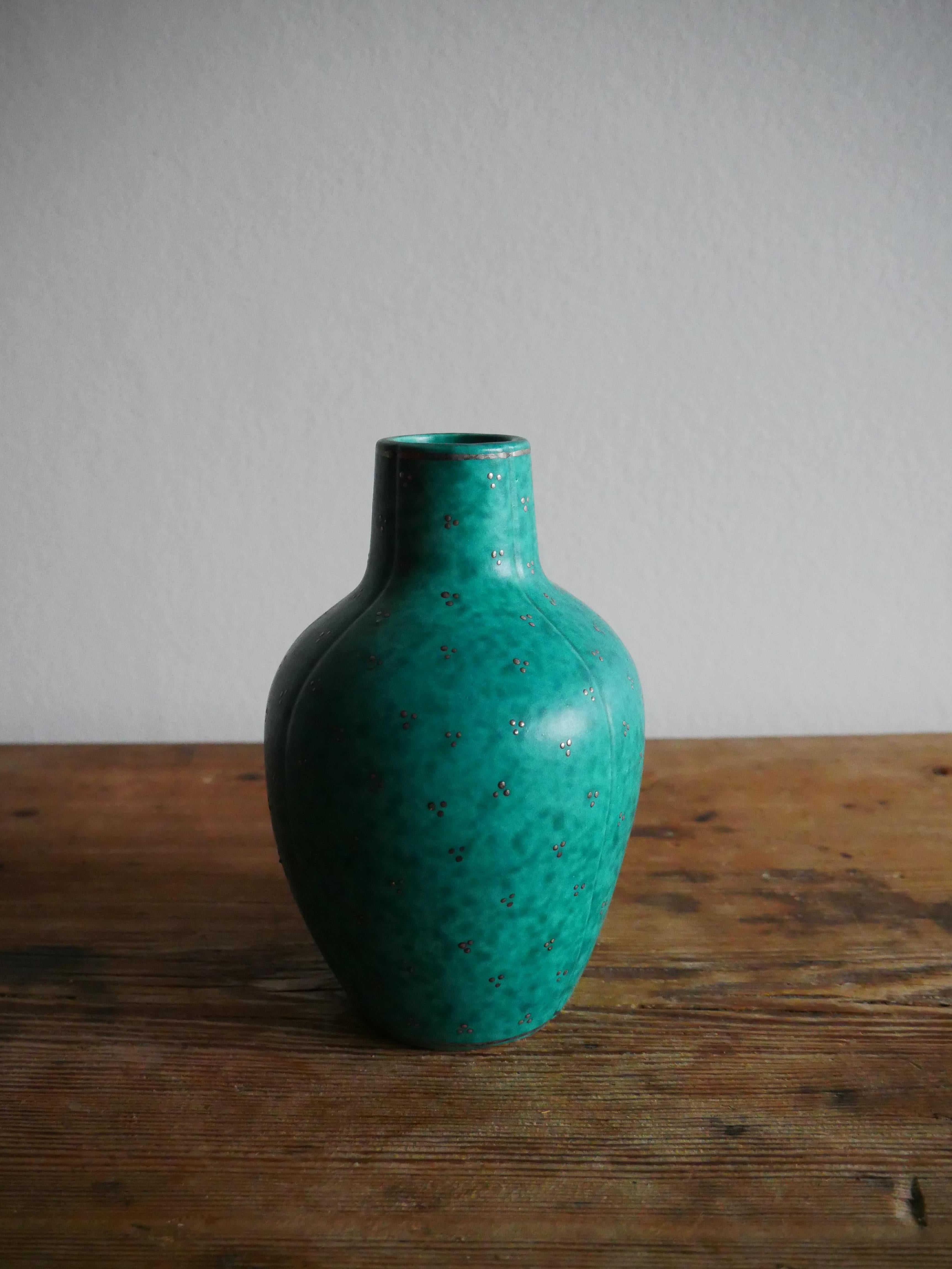 Midcentury Stoneware “Argenta” Vase by Wilhelm Kåge, Gustavsberg, Sweden, 1930s In Excellent Condition For Sale In Farsta, SE