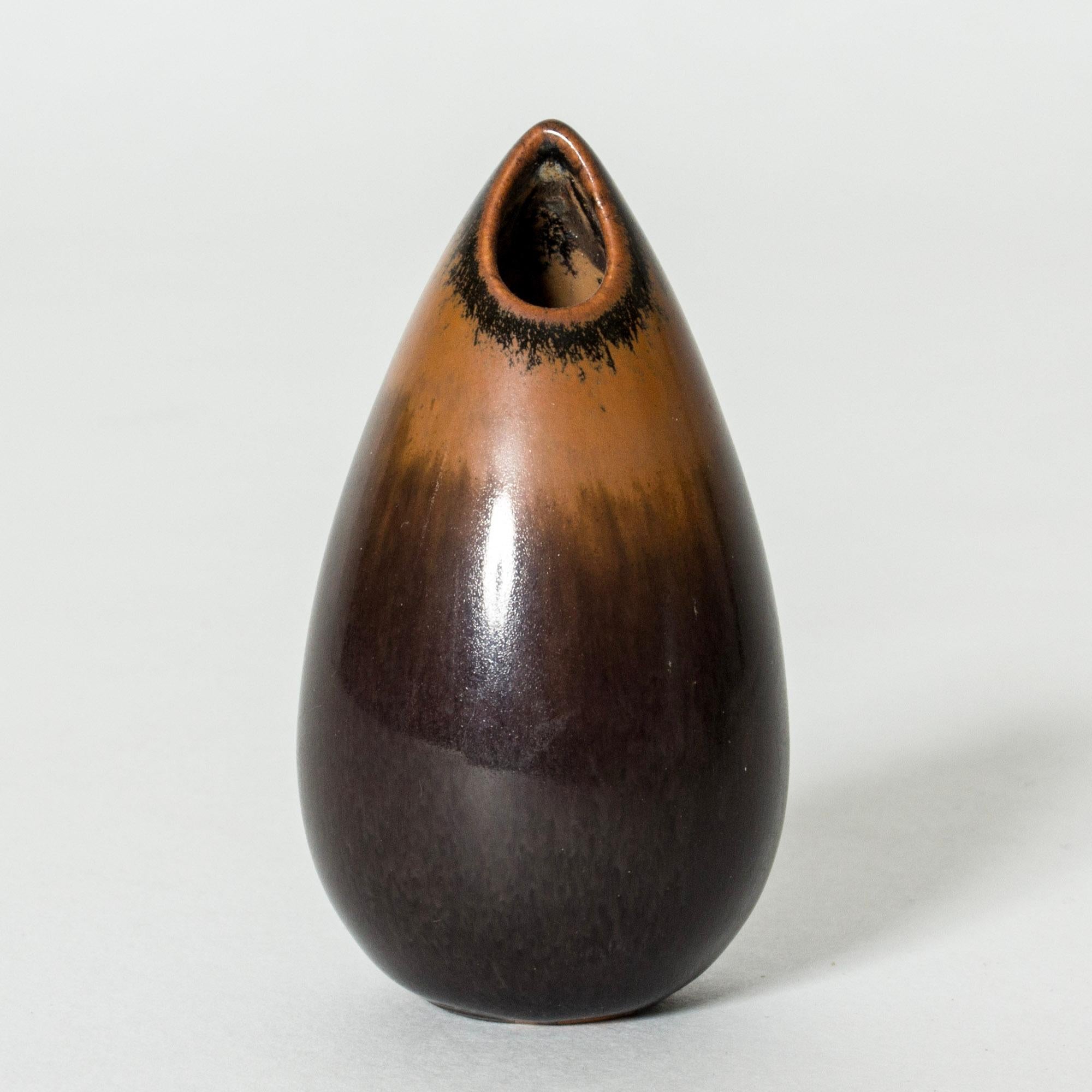Grazioso vaso in miniatura in gres di Stig Lindberg, modello 