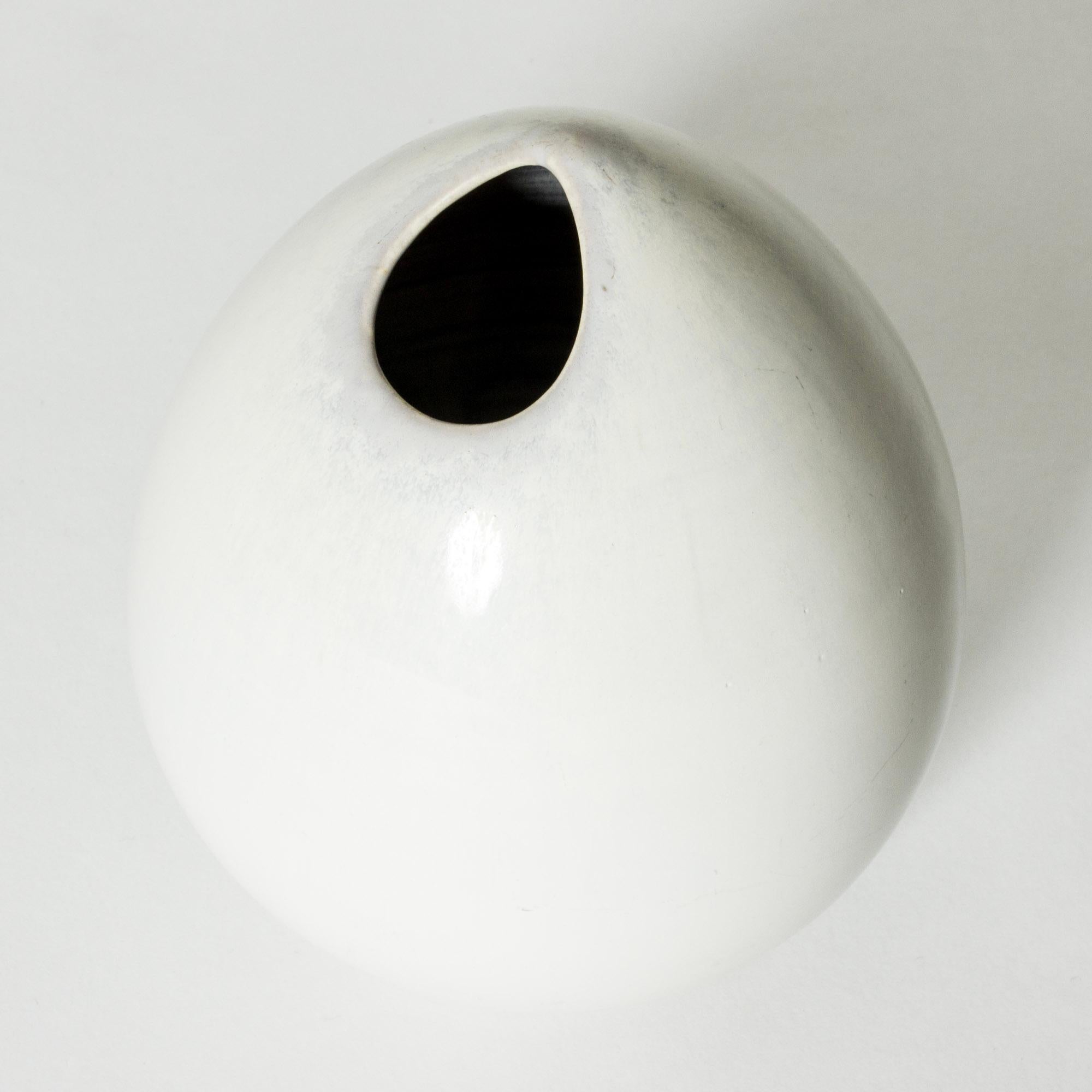Grazioso vaso in gres di Stig Lindberg, modello 
