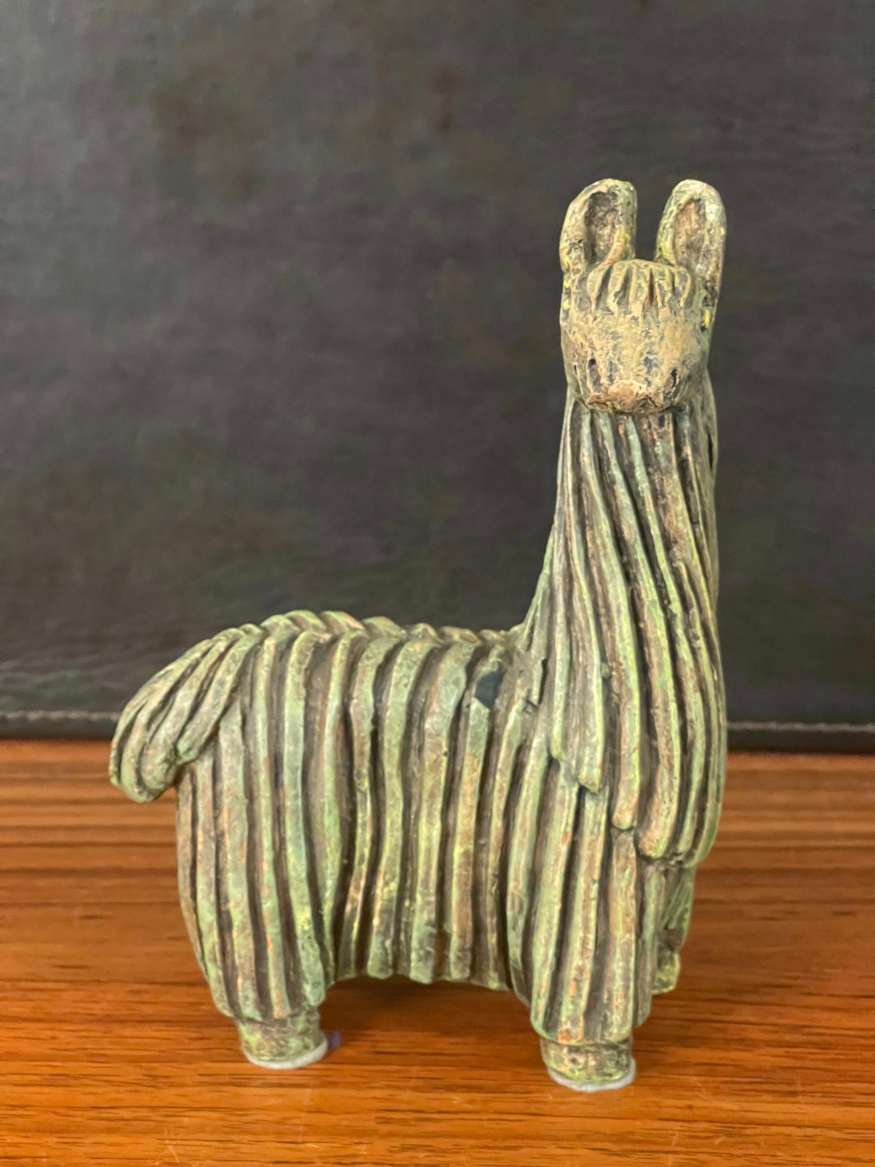 Mid-Century Modern Llama en grès du milieu du siècle dernier par Fabbri Art Company en vente