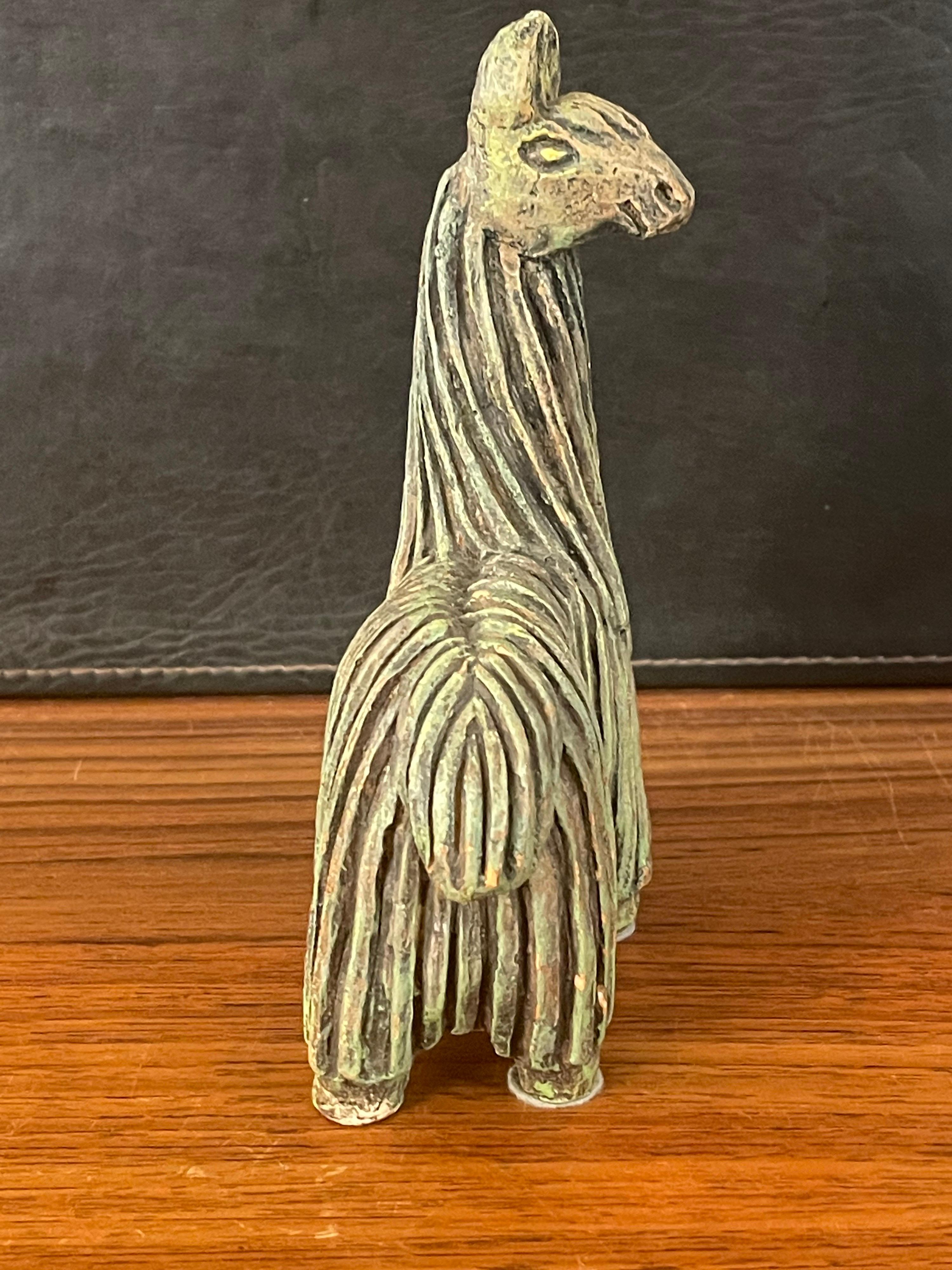 Américain Llama en grès du milieu du siècle dernier par Fabbri Art Company en vente