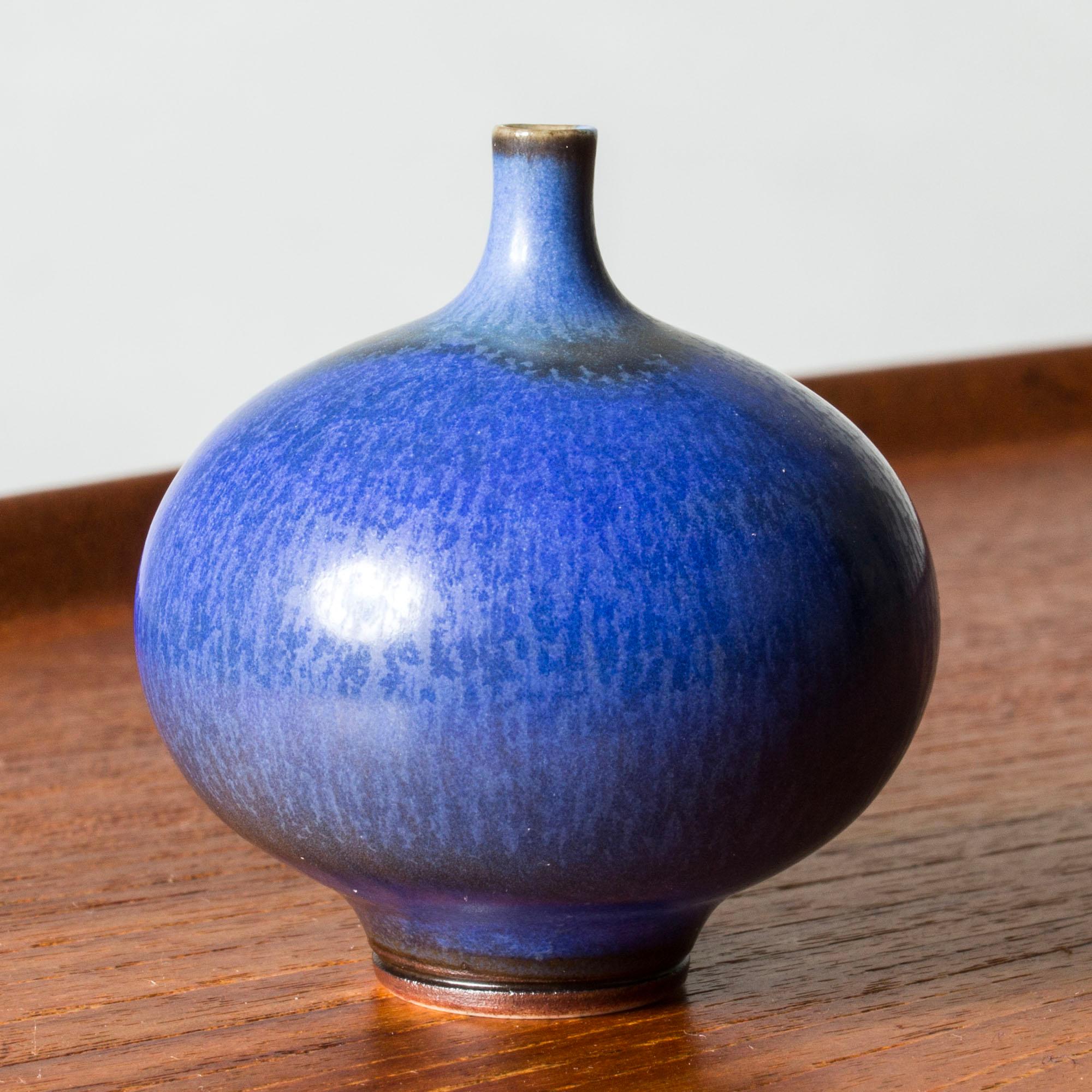 Scandinavian Modern Midcentury Stoneware Miniature Vase, Berndt Friberg, Gustavsberg, Sweden, 1950s For Sale