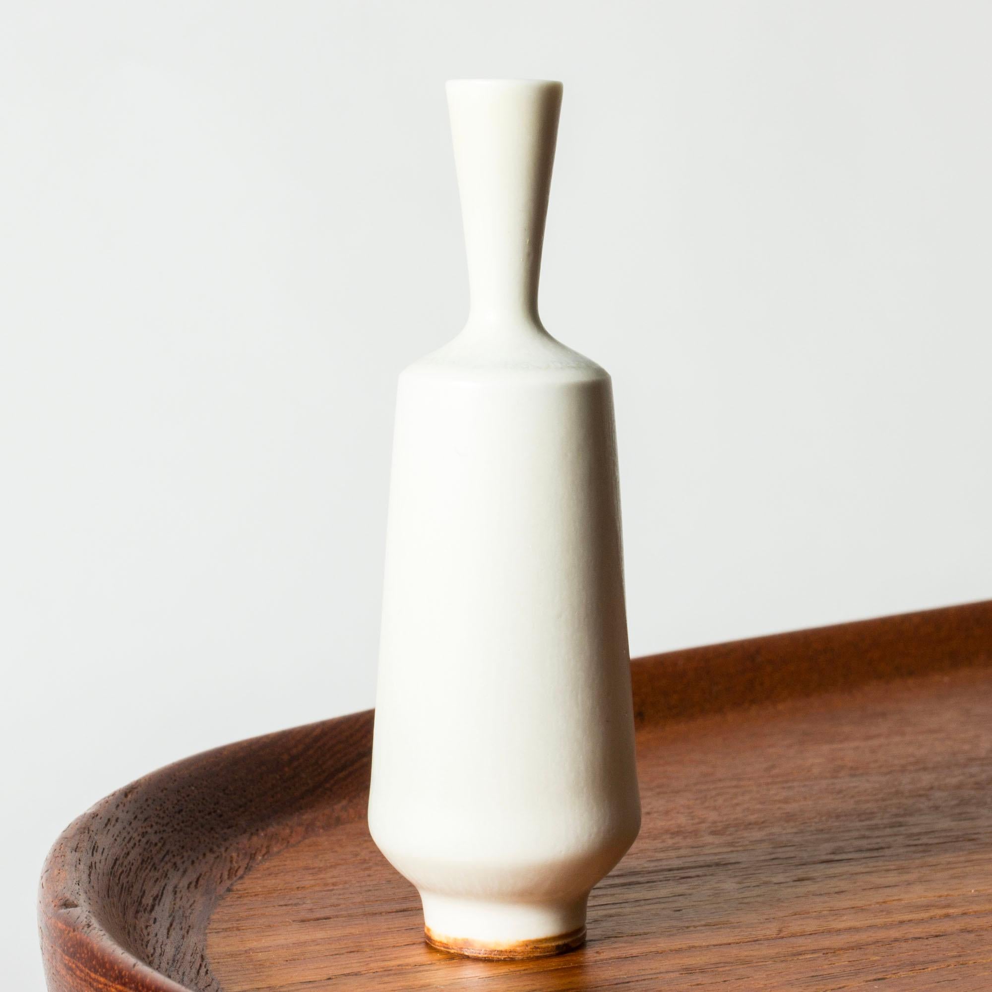 Scandinave moderne Vase miniature en grès du milieu du siècle, Berndt Friberg, Gustavsberg, Suède, années 1950 en vente