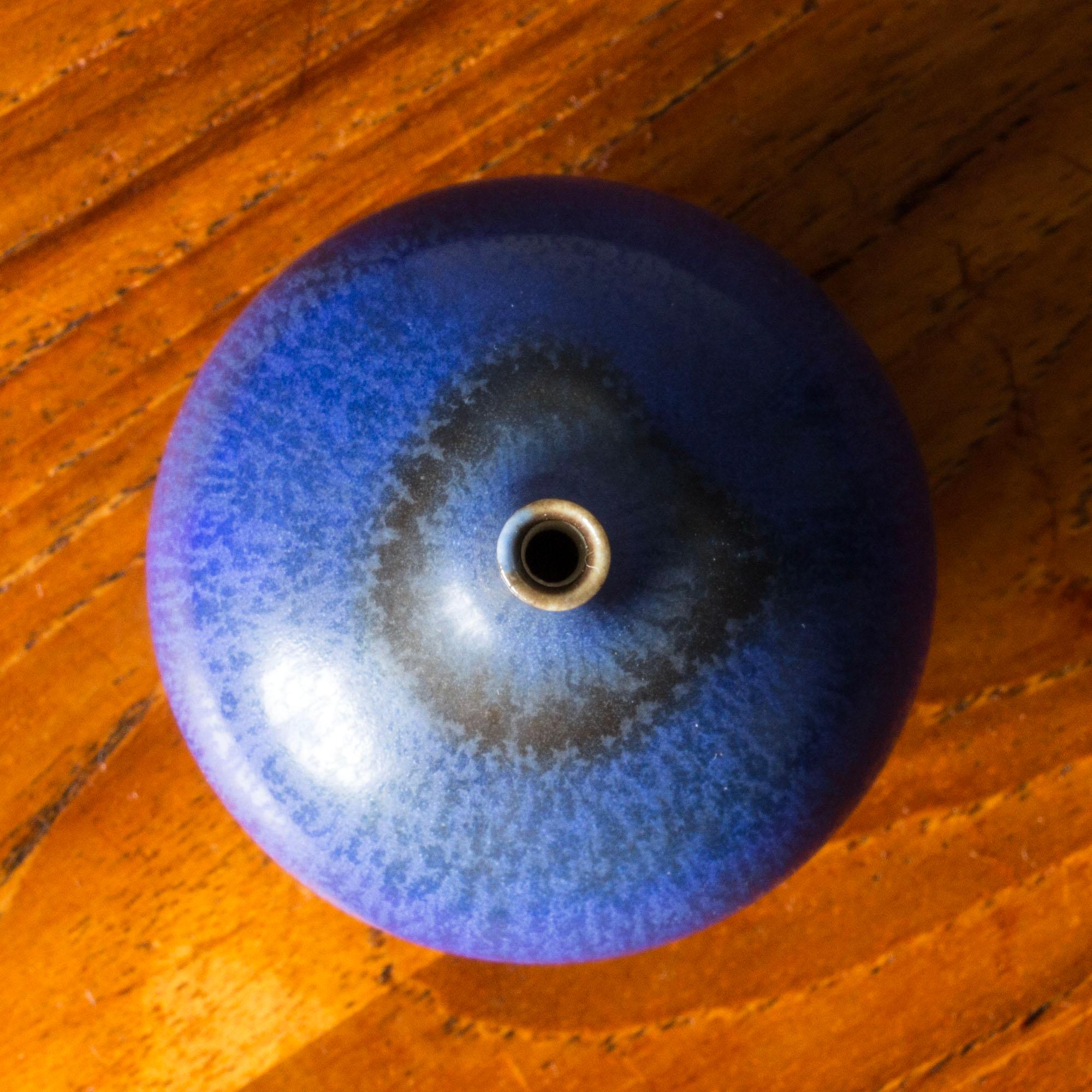 Midcentury Stoneware Miniature Vase, Berndt Friberg, Gustavsberg, Sweden, 1950s In Good Condition For Sale In Stockholm, SE