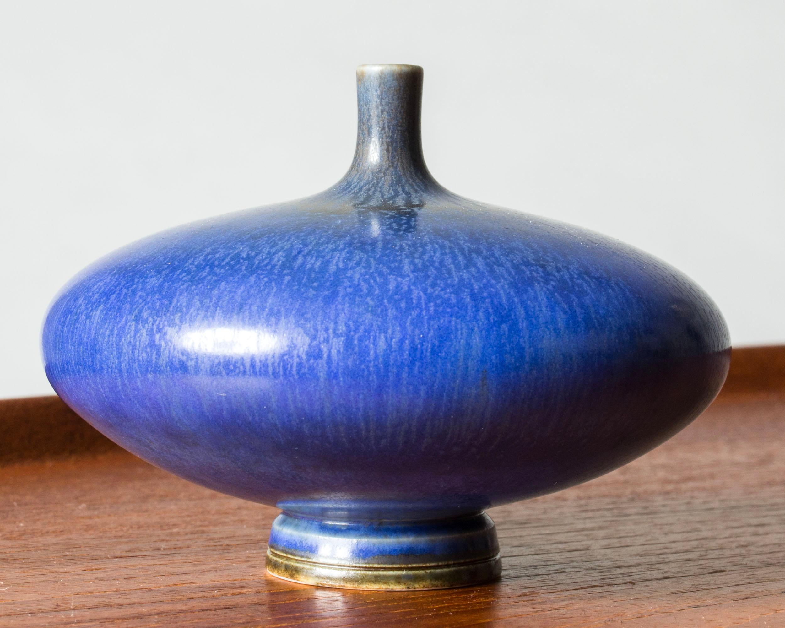 Midcentury Stoneware Miniature Vase, Berndt Friberg, Gustavsberg, Sweden, 1950s In Good Condition For Sale In Stockholm, SE