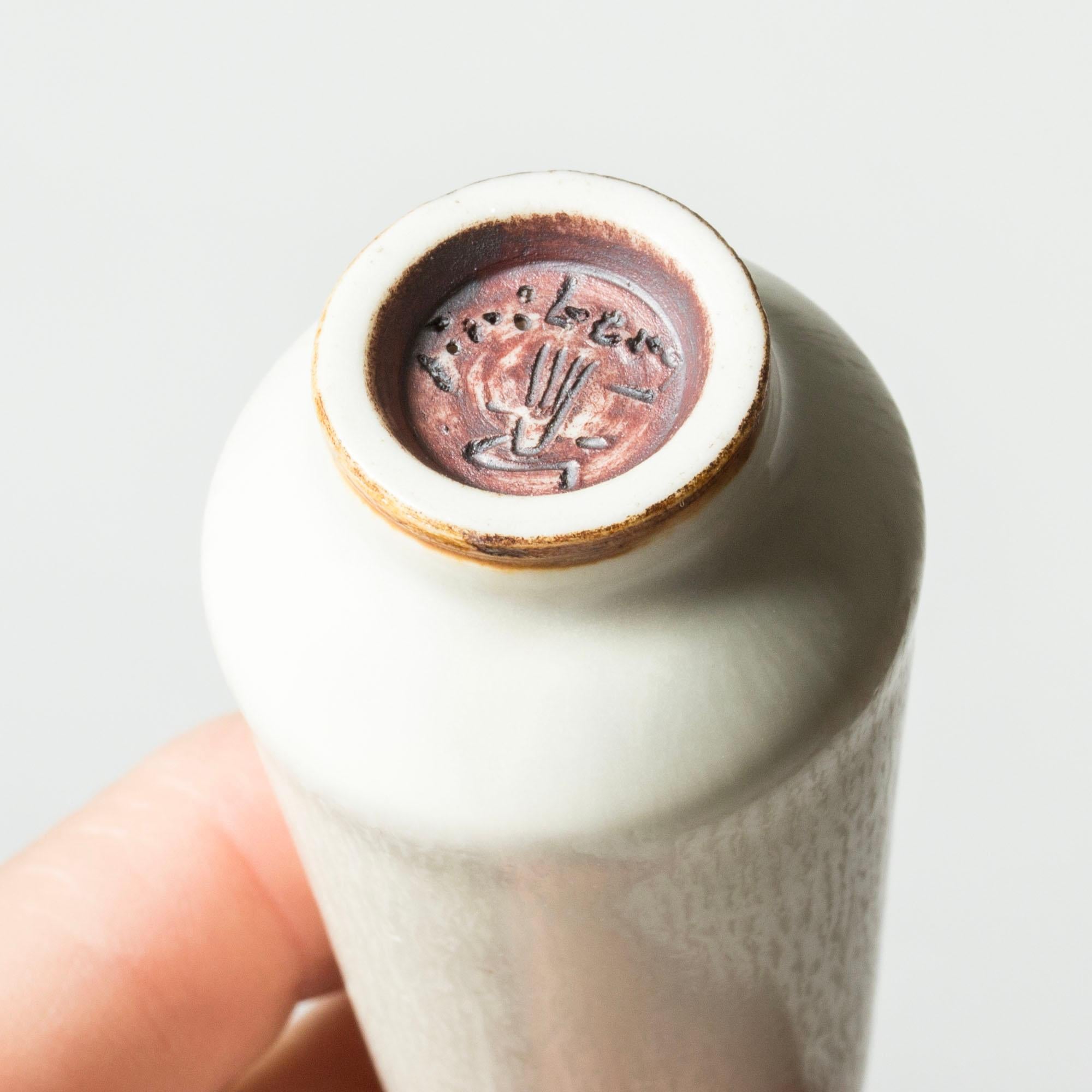Vase miniature en grès du milieu du siècle, Berndt Friberg, Gustavsberg, Suède, années 1950 Bon état - En vente à Stockholm, SE