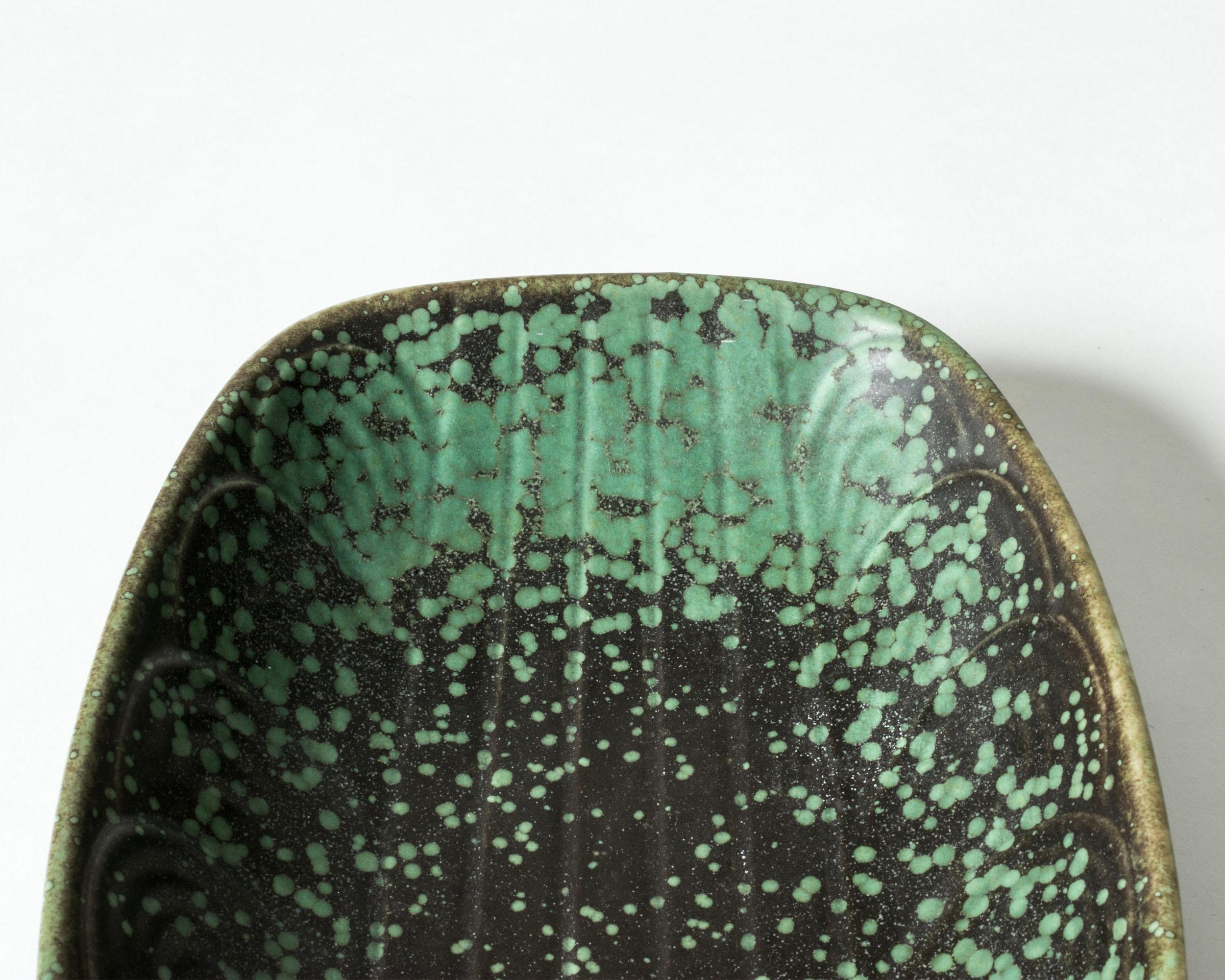 Scandinavian Modern Midcentury Stoneware Platter by Gunnar Nylund for Rörstrand, Sweden, 1940s For Sale