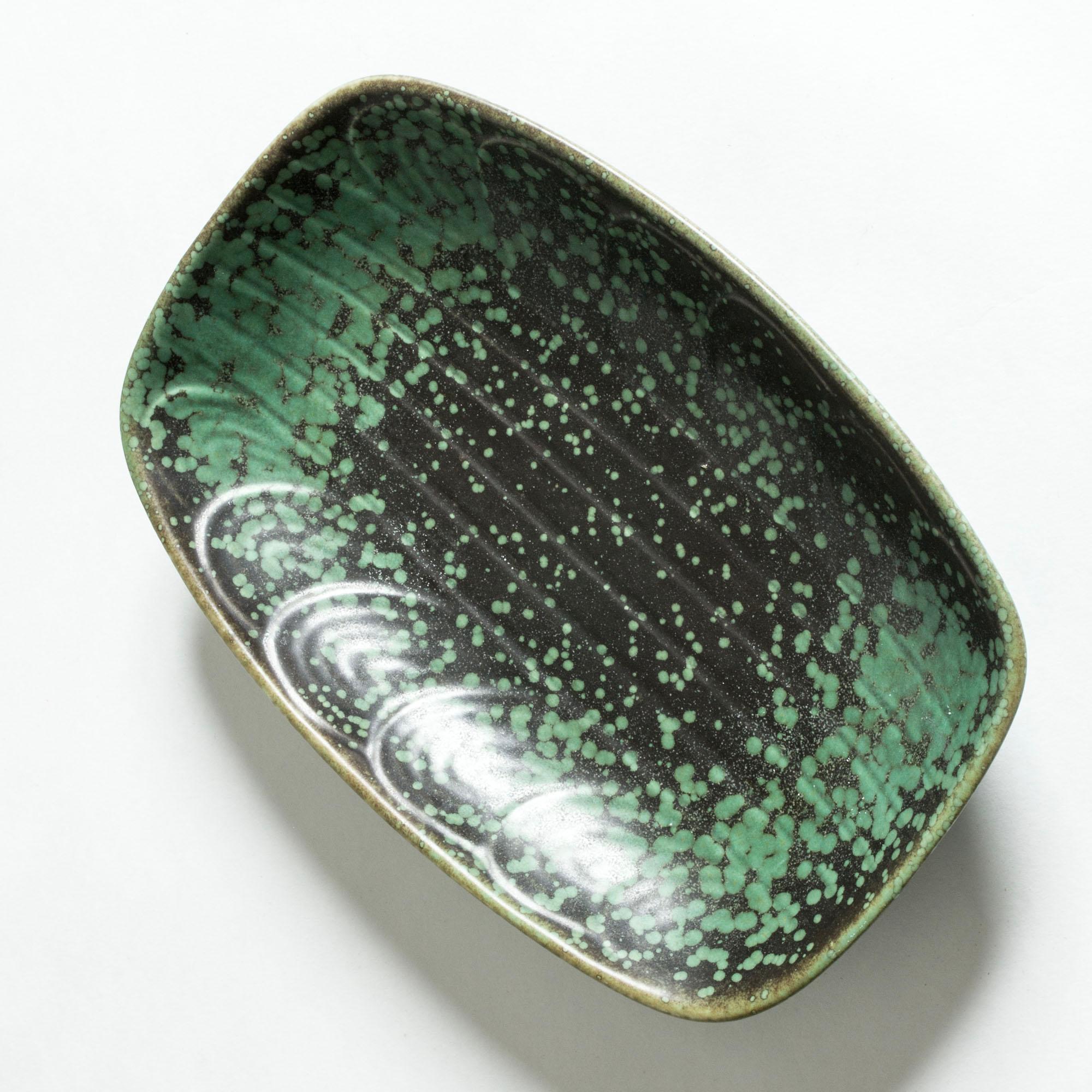 Midcentury Stoneware Platter by Gunnar Nylund for Rörstrand, Sweden, 1940s In Good Condition For Sale In Stockholm, SE