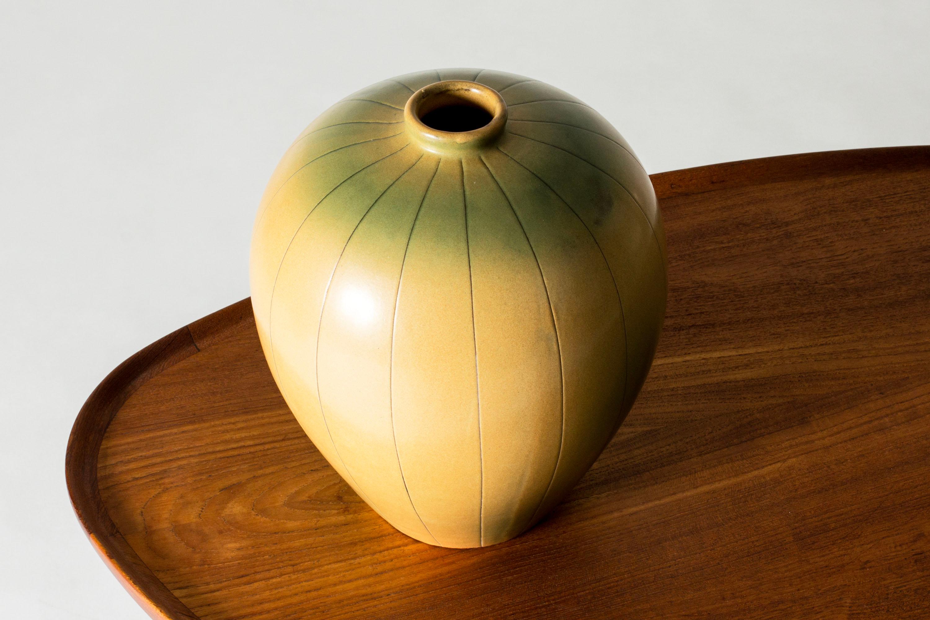 Scandinavo moderno Vaso in gres della metà del secolo scorso di Anna-Lisa Thomson, Uppsala-Ekeby, Svezia, 1937 in vendita