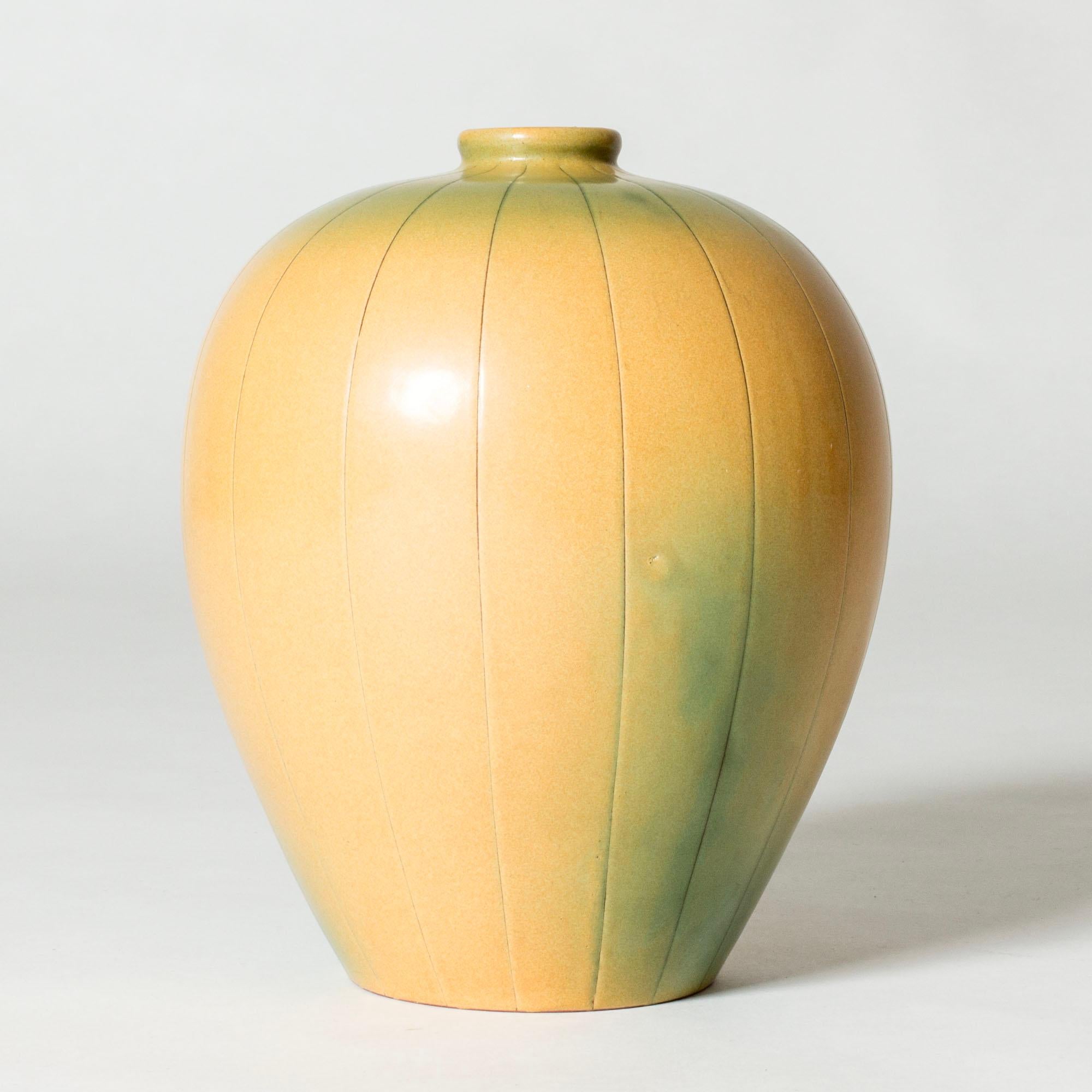 Vaso in gres della metà del secolo scorso di Anna-Lisa Thomson, Uppsala-Ekeby, Svezia, 1937 In condizioni buone in vendita a Stockholm, SE