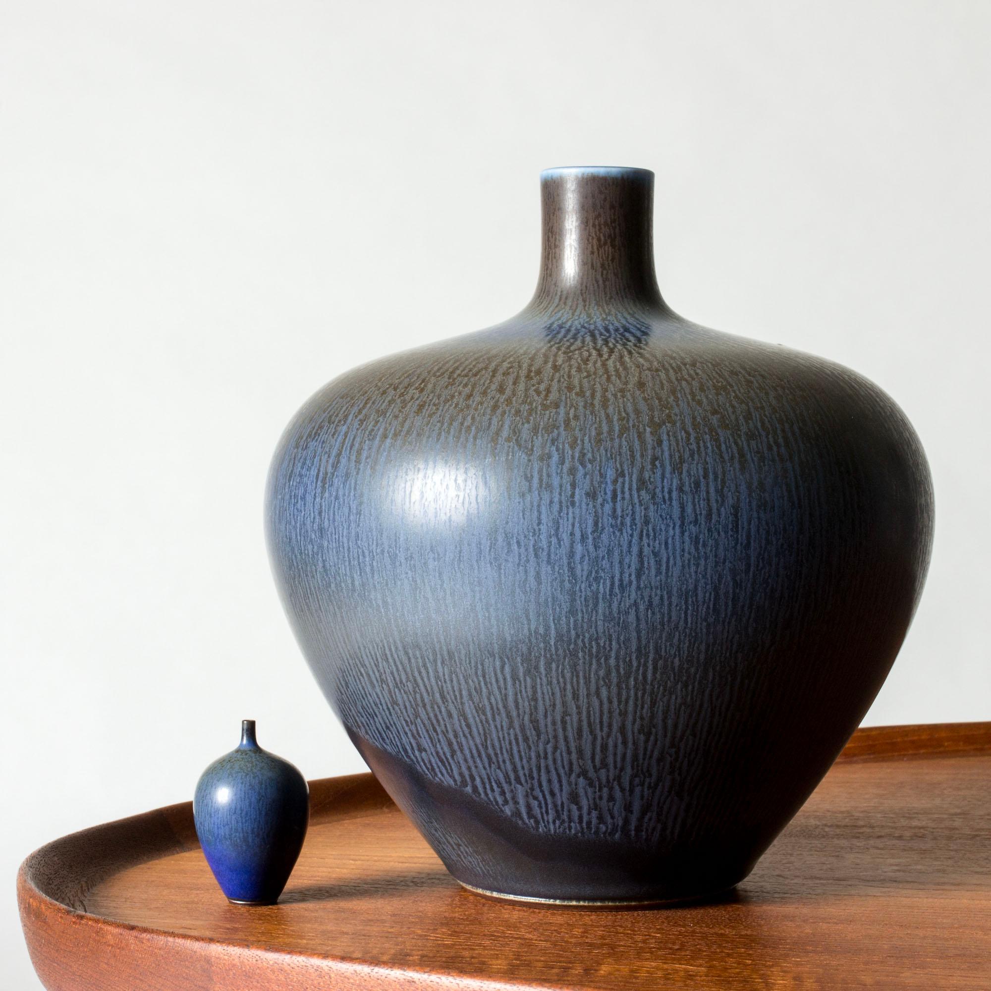 Scandinavo moderno Vaso in gres della metà del secolo scorso di Berndt Friberg, Gustavsberg, Svezia, anni '1950 in vendita
