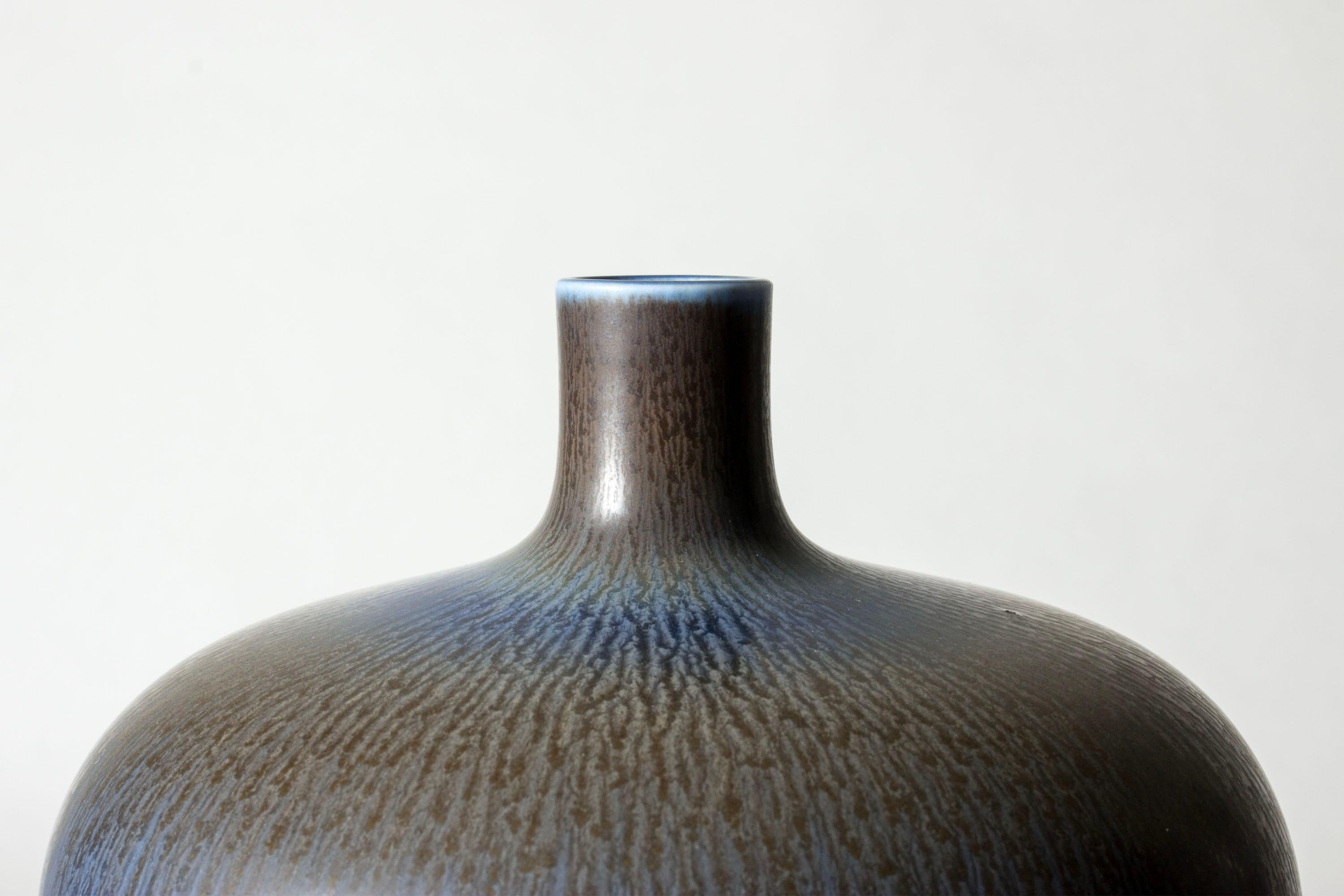 Svedese Vaso in gres della metà del secolo scorso di Berndt Friberg, Gustavsberg, Svezia, anni '1950 in vendita